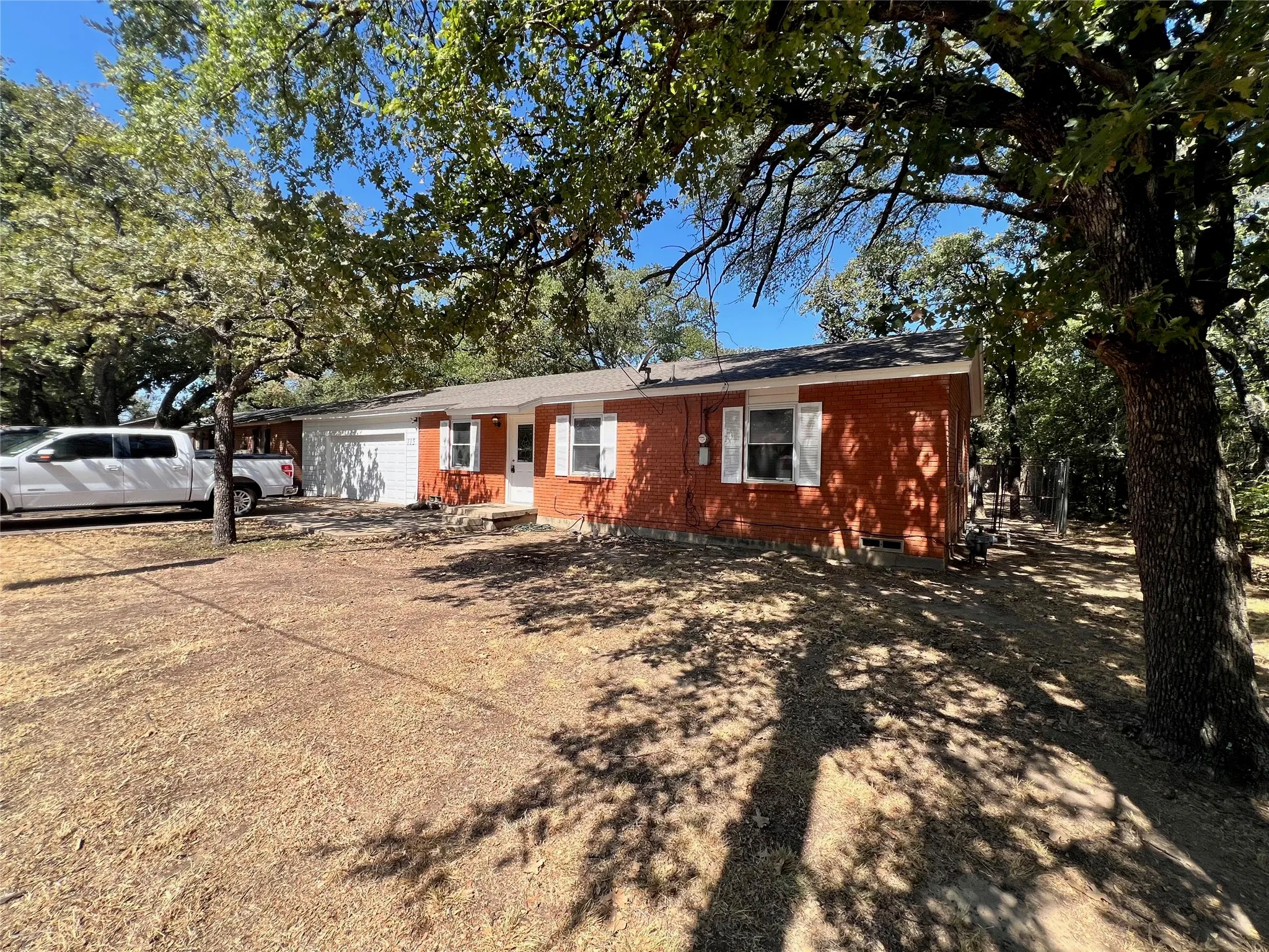 Single Family Residence For Sale in Denton County , 115 Burl Street, Corinth, Texas 76208, 3 Bedroom, 1 Bathroom, 2 Garage spaces, 984 Sqft, built in 1958, mls#21374391, Real Estate Agent in Corinth, Homes For Sale in Denton county, Homes For Sale in Corinth, Realtor in Corinth Texas, Real Estate Brokerage Independent Realty Texas, Luminita Cordes Realtor