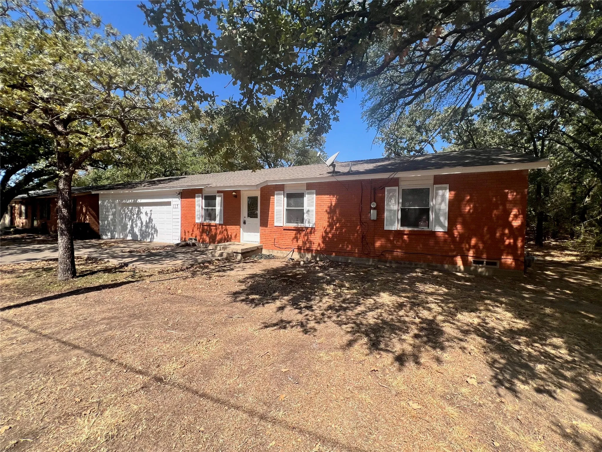 Single Family Residence For Sale in Denton County , 115 Burl Street, Corinth, Texas 76208, 3 Bedroom, 1 Bathroom, 2 Garage spaces, 984 Sqft, built in 1958, mls#21374391, Real Estate Agent in Corinth, Homes For Sale in Denton county, Homes For Sale in Corinth, Realtor in Corinth Texas, Real Estate Brokerage Independent Realty Texas, Luminita Cordes Realtor