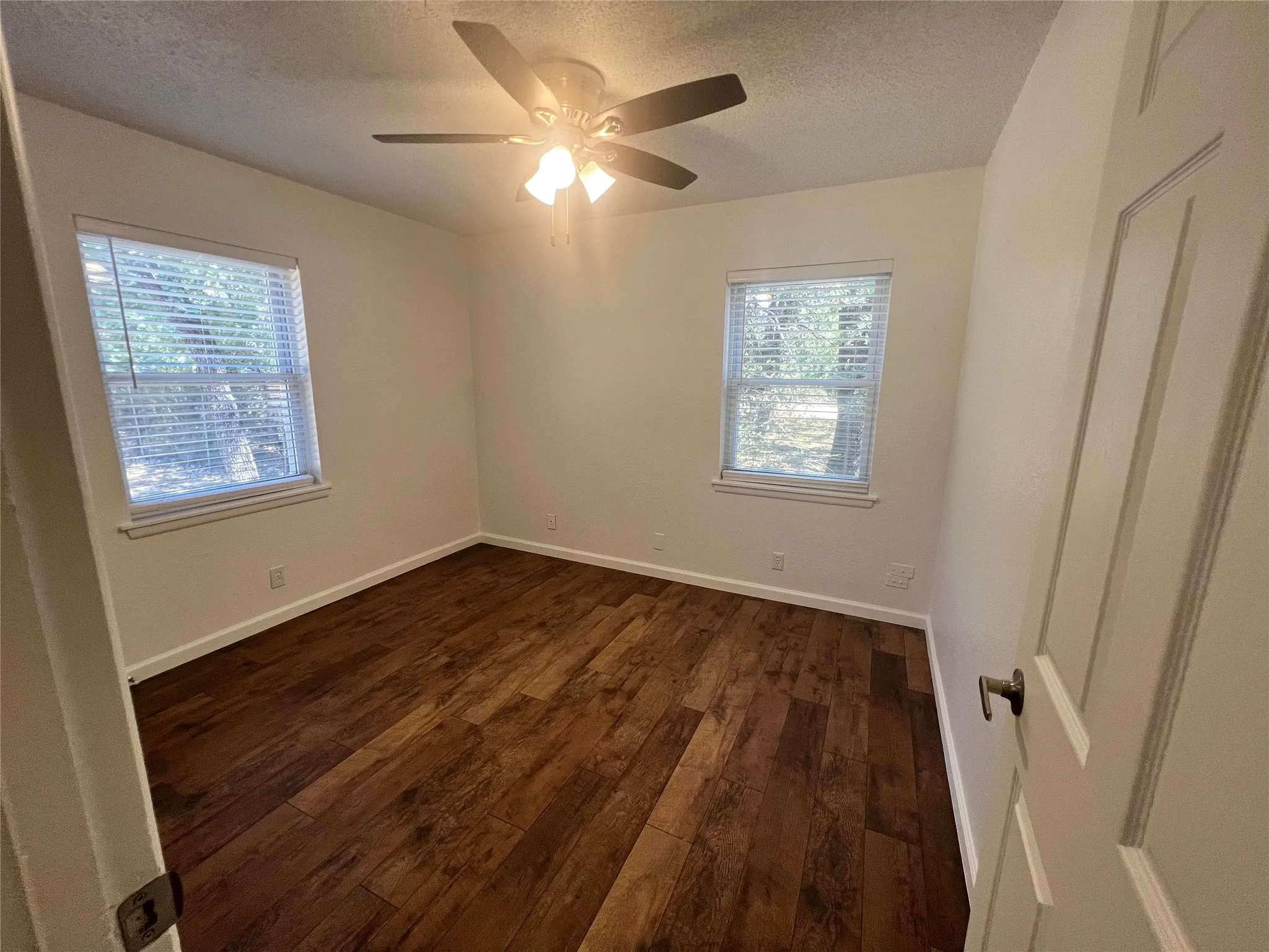 Single Family Residence For Sale in Denton County , 115 Burl Street, Corinth, Texas 76208, 3 Bedroom, 1 Bathroom, 2 Garage spaces, 984 Sqft, built in 1958, mls#21374391, Real Estate Agent in Corinth, Homes For Sale in Denton county, Homes For Sale in Corinth, Realtor in Corinth Texas, Real Estate Brokerage Independent Realty Texas, Luminita Cordes Realtor
