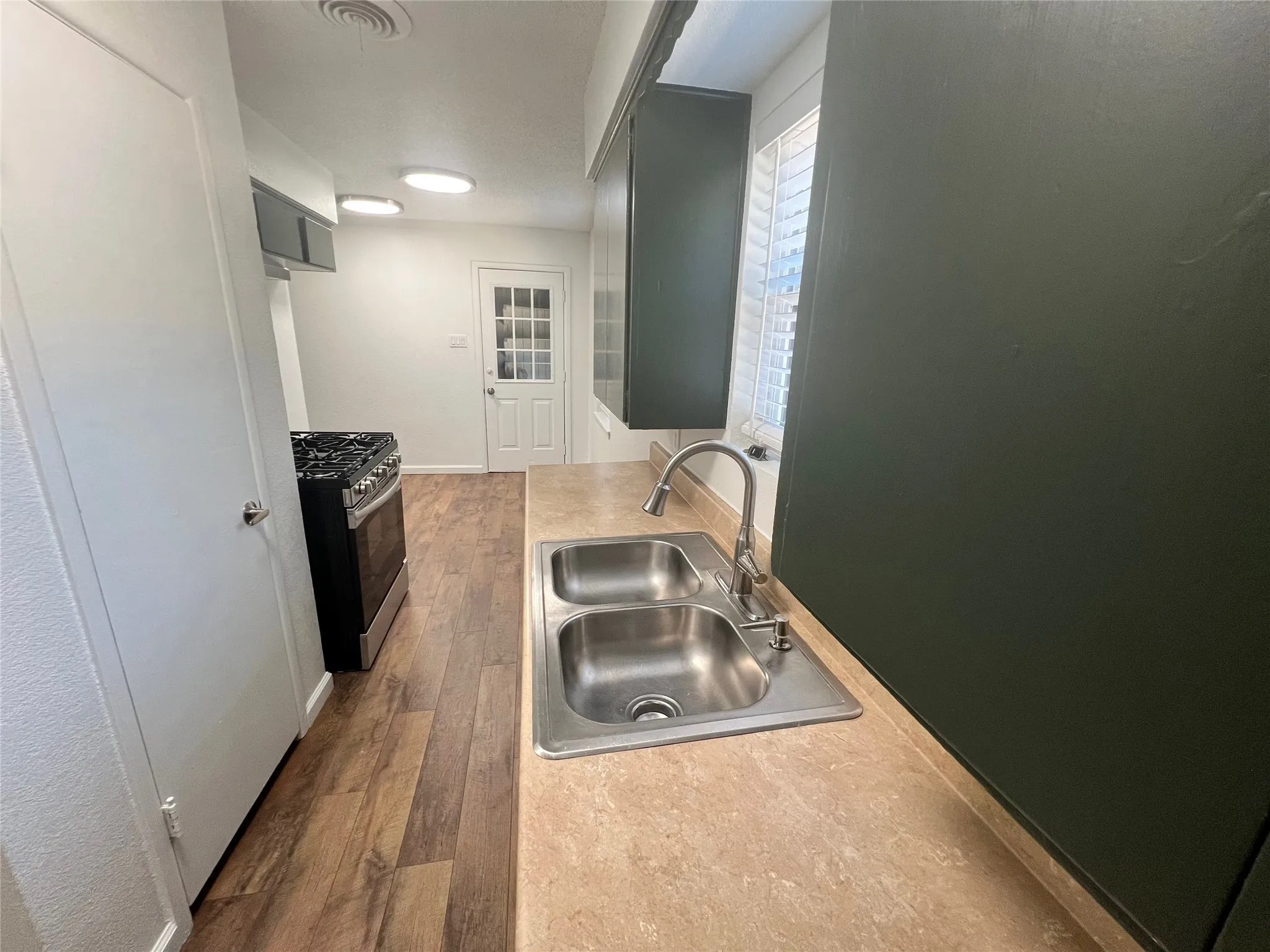 Single Family Residence For Sale in Denton County , 115 Burl Street, Corinth, Texas 76208, 3 Bedroom, 1 Bathroom, 2 Garage spaces, 984 Sqft, built in 1958, mls#21374391, Real Estate Agent in Corinth, Homes For Sale in Denton county, Homes For Sale in Corinth, Realtor in Corinth Texas, Real Estate Brokerage Independent Realty Texas, Luminita Cordes Realtor