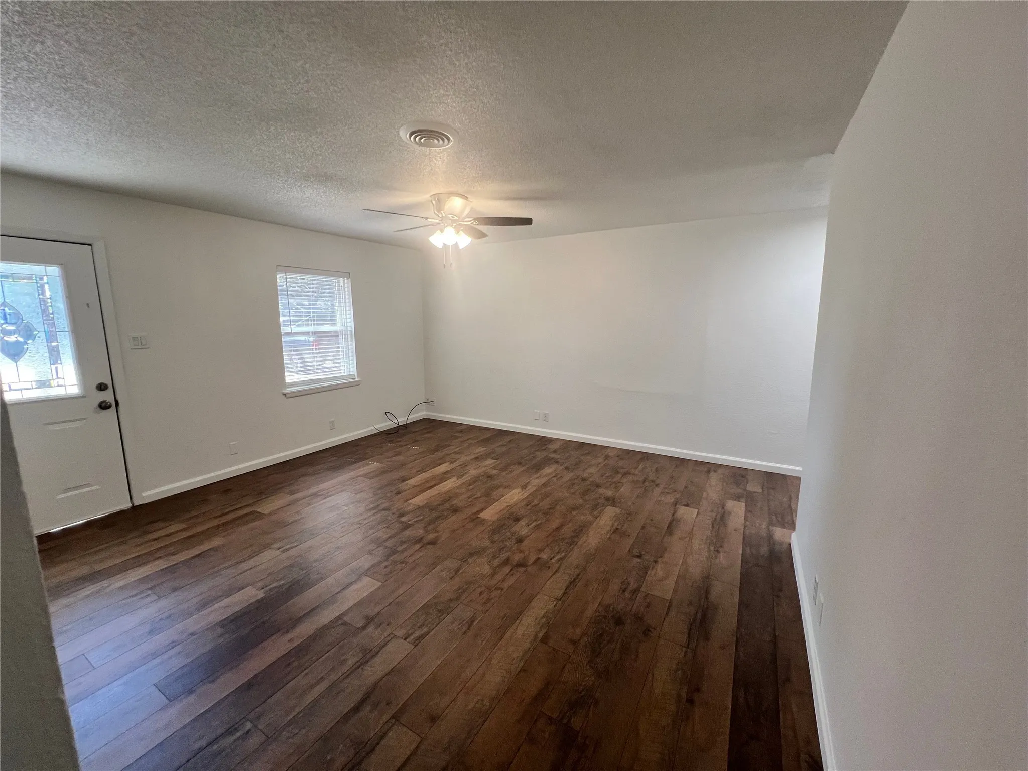 Single Family Residence For Sale in Denton County , 115 Burl Street, Corinth, Texas 76208, 3 Bedroom, 1 Bathroom, 2 Garage spaces, 984 Sqft, built in 1958, mls#21374391, Real Estate Agent in Corinth, Homes For Sale in Denton county, Homes For Sale in Corinth, Realtor in Corinth Texas, Real Estate Brokerage Independent Realty Texas, Luminita Cordes Realtor