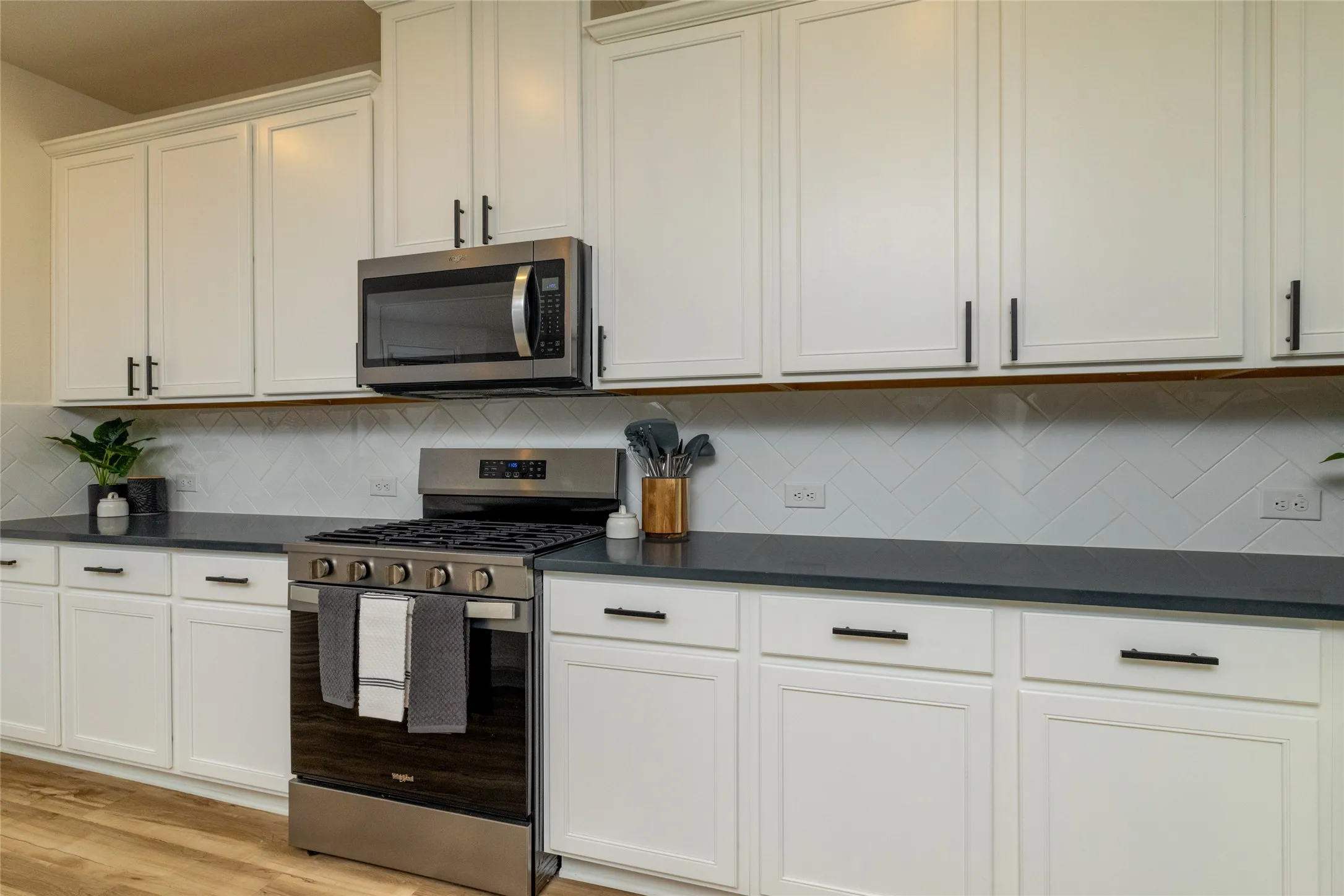 Single Family Residence For Sale in Denton County , 212 Colvin Lane, Justin, Texas 76247, 4 Bedroom, 3 Bathroom, 2 Garage spaces, 2,734 Sqft, built in 2024, mls#21375622, Real Estate Agent in Justin, Homes For Sale in Denton county, Homes For Sale in Justin, Realtor in Justin Texas, Real Estate Brokerage Independent Realty Texas, Luminita Cordes Realtor