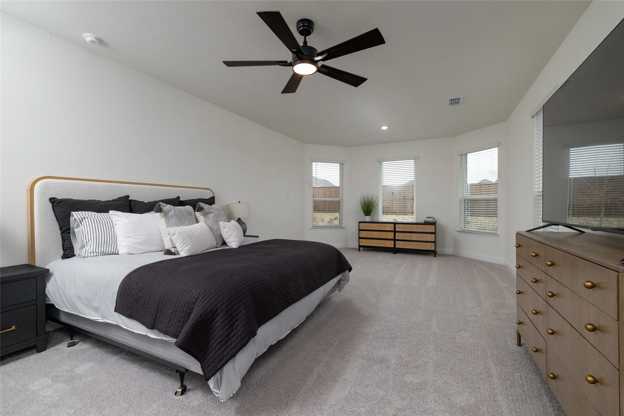 Single Family Residence For Sale in Denton County , 212 Colvin Lane, Justin, Texas 76247, 4 Bedroom, 3 Bathroom, 2 Garage spaces, 2,734 Sqft, built in 2024, mls#21375622, Real Estate Agent in Justin, Homes For Sale in Denton county, Homes For Sale in Justin, Realtor in Justin Texas, Real Estate Brokerage Independent Realty Texas, Luminita Cordes Realtor
