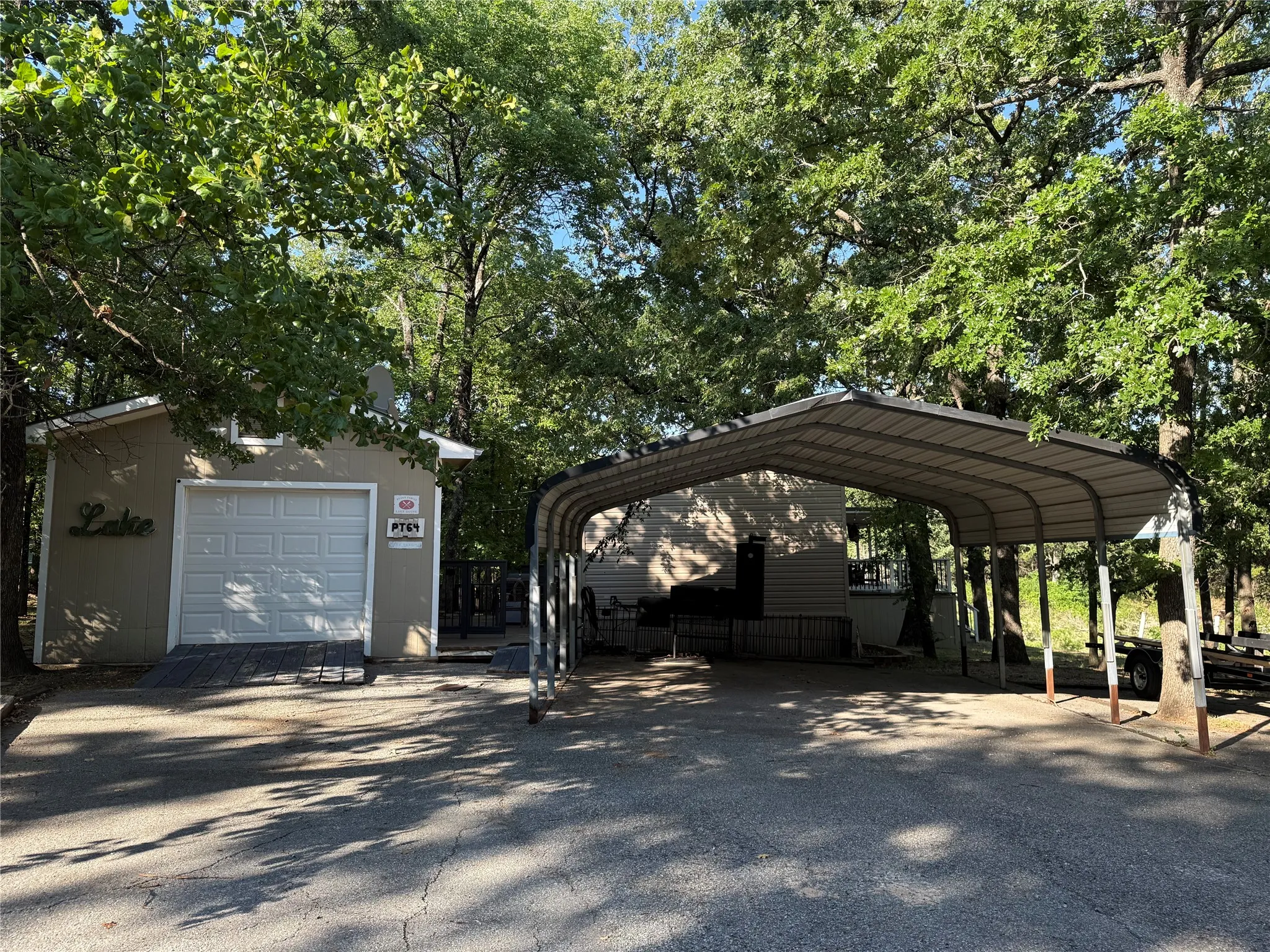 Manufactured Home For Sale in Grayson County , 300 Lighthouse Drive PT64, Pottsboro, Texas 75076, 3 Bedroom, 2 Bathroom, Garage spaces, 1,216 Sqft, built in 2015, mls#21375076, Real Estate Agent in Pottsboro, Homes For Sale in Grayson county, Homes For Sale in Pottsboro, Realtor in Pottsboro Texas, Real Estate Brokerage Independent Realty Texas, Luminita Cordes Realtor
