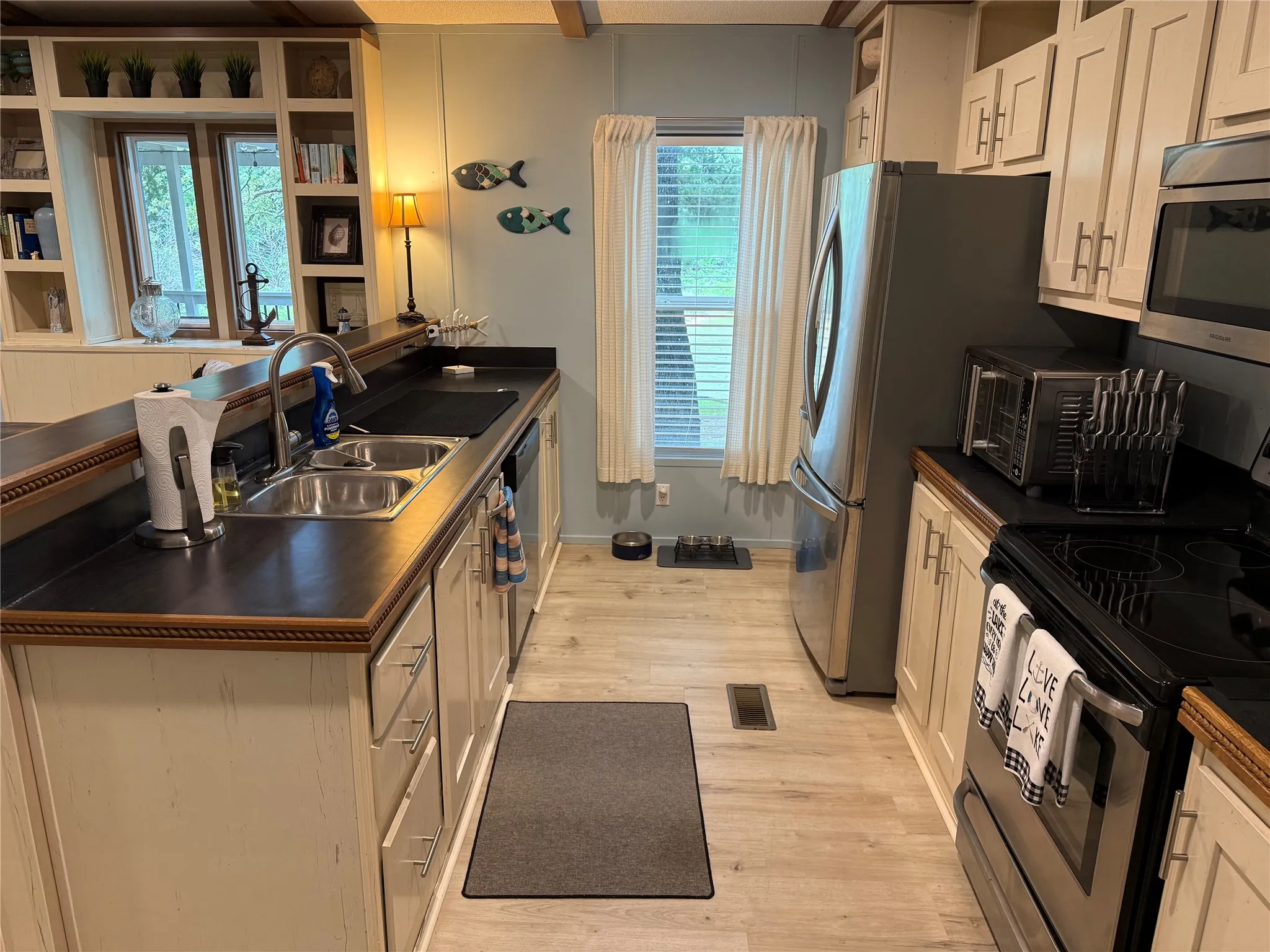 Manufactured Home For Sale in Grayson County , 300 Lighthouse Drive PT64, Pottsboro, Texas 75076, 3 Bedroom, 2 Bathroom, Garage spaces, 1,216 Sqft, built in 2015, mls#21375076, Real Estate Agent in Pottsboro, Homes For Sale in Grayson county, Homes For Sale in Pottsboro, Realtor in Pottsboro Texas, Real Estate Brokerage Independent Realty Texas, Luminita Cordes Realtor