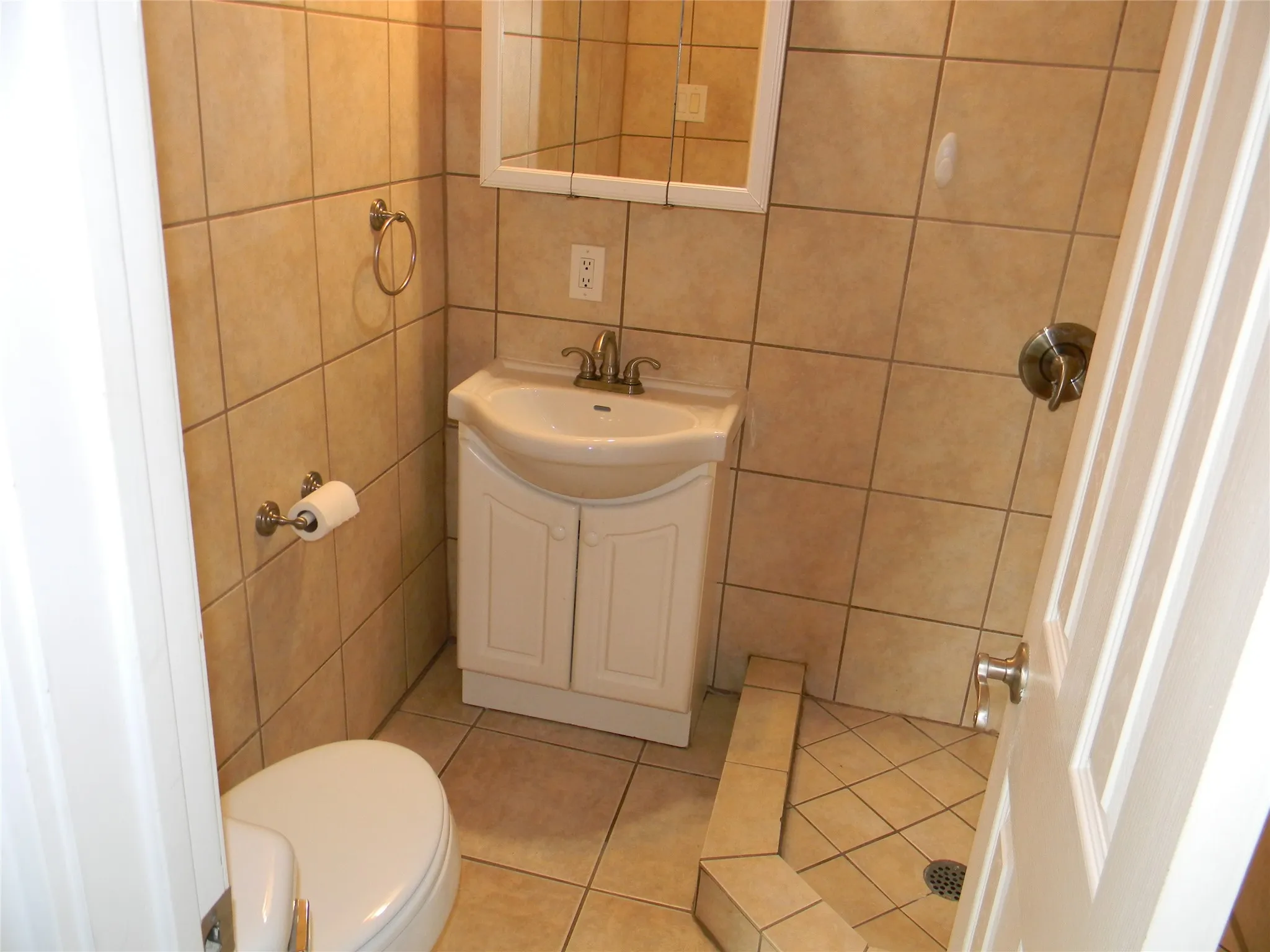 Single Family Residence For Rent in Tarrant County , 416 Roland Drive, Keller, Texas 76248, 4 Bedroom, 3 Bathroom, 1 Garage spaces, 2,635 Sqft, built in 1996, mls#21375625, Real Estate Agent in Keller, Homes For Rent in Tarrant county, Homes For Rent in Keller, Realtor in Keller Texas, Real Estate Brokerage Independent Realty Texas, Luminita Cordes Realtor
