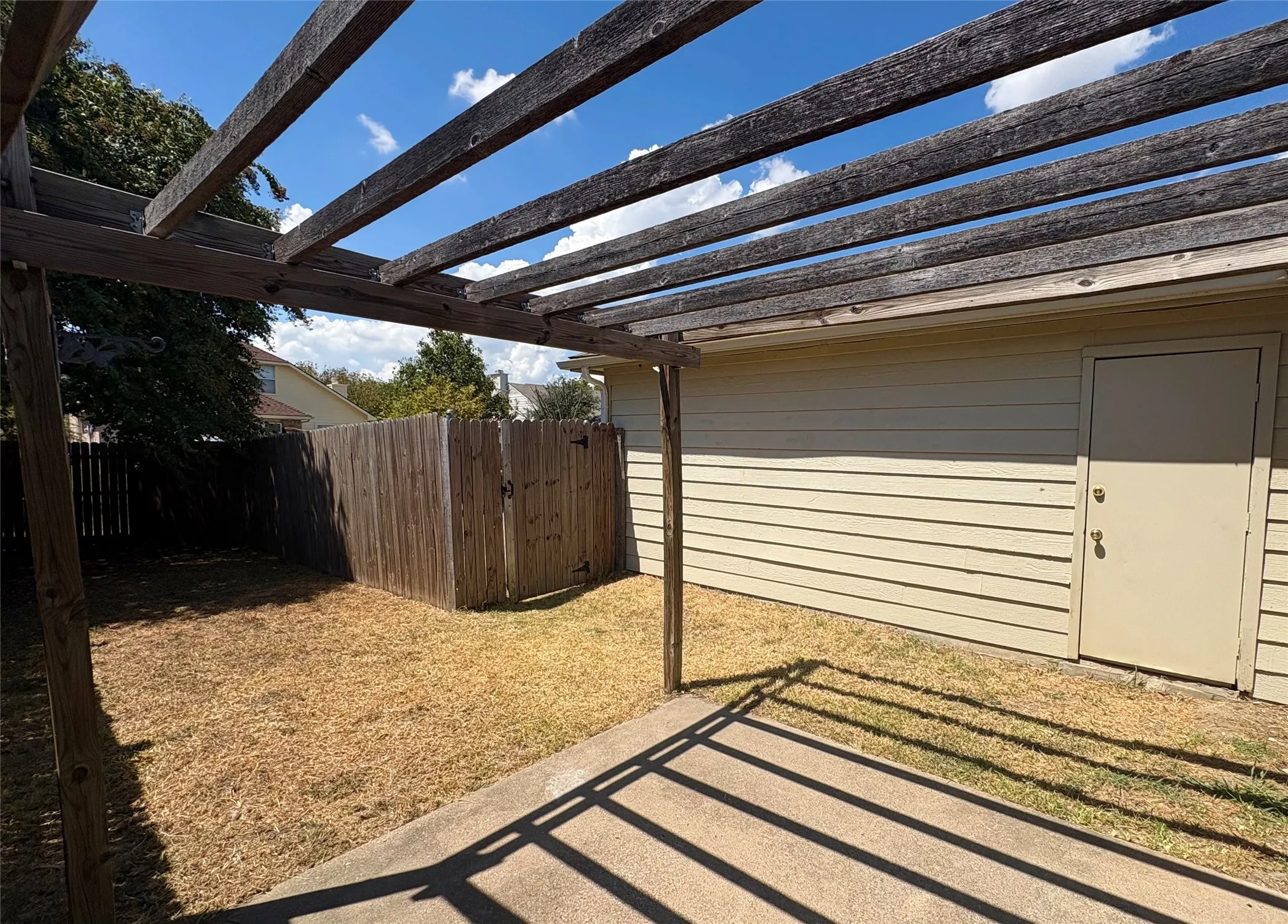 Duplex For Rent in Dallas County , 2331 Forestbrook Drive, Garland, Texas 75040, 3 Bedroom, 2 Bathroom, 1 Garage spaces, 1,146 Sqft, built in 1986, mls#21374369, Real Estate Agent in Garland, Homes For Rent in Dallas county, Homes For Rent in Garland, Realtor in Garland Texas, Real Estate Brokerage Independent Realty Texas, Luminita Cordes Realtor