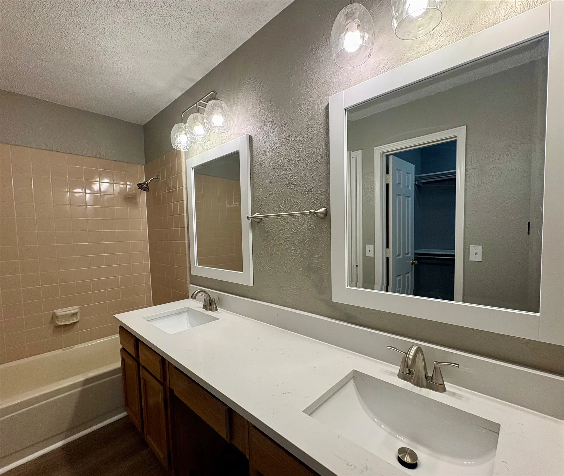 Duplex For Rent in Dallas County , 2331 Forestbrook Drive, Garland, Texas 75040, 3 Bedroom, 2 Bathroom, 1 Garage spaces, 1,146 Sqft, built in 1986, mls#21374369, Real Estate Agent in Garland, Homes For Rent in Dallas county, Homes For Rent in Garland, Realtor in Garland Texas, Real Estate Brokerage Independent Realty Texas, Luminita Cordes Realtor