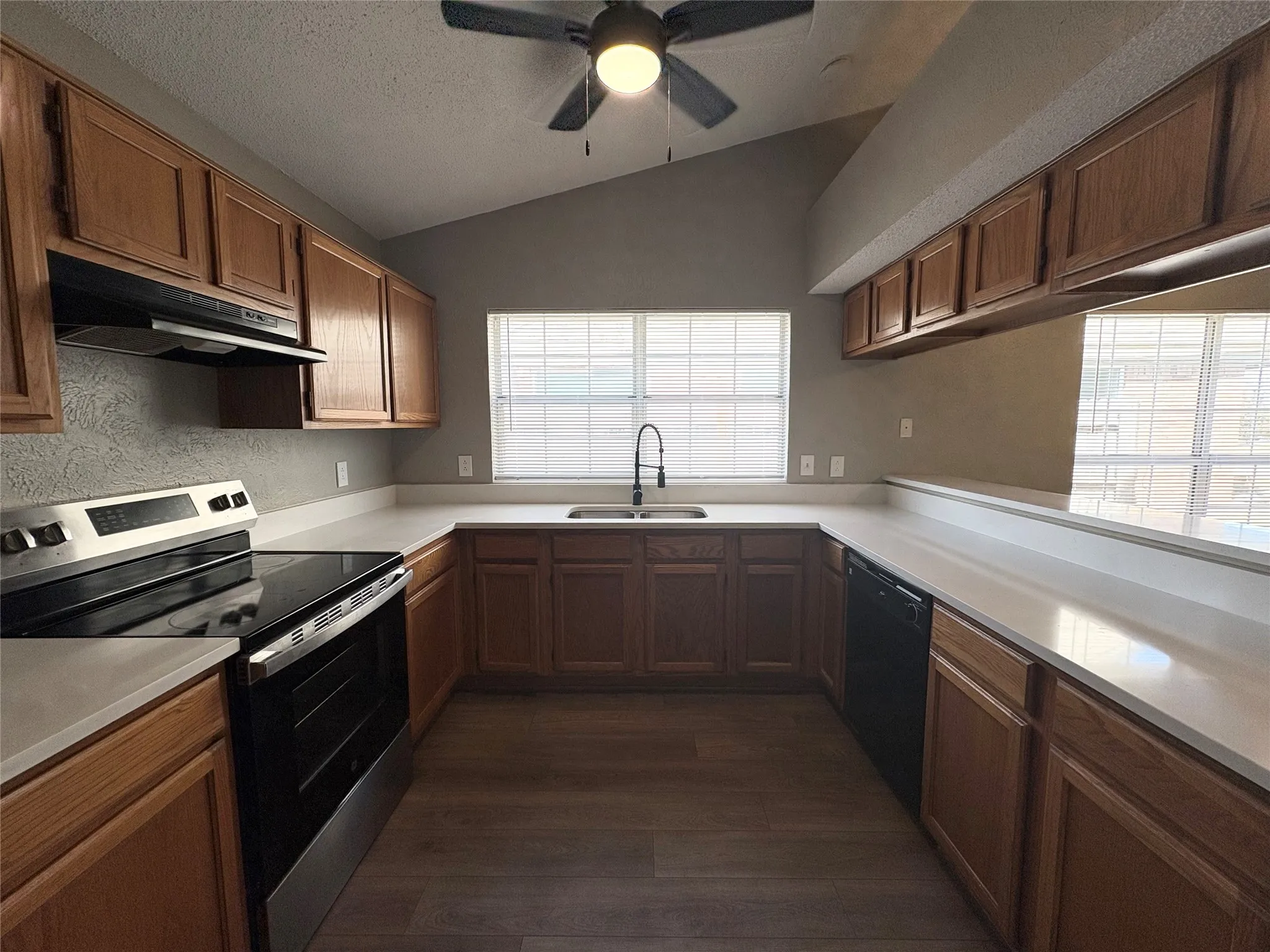 Duplex For Rent in Dallas County , 2331 Forestbrook Drive, Garland, Texas 75040, 3 Bedroom, 2 Bathroom, 1 Garage spaces, 1,146 Sqft, built in 1986, mls#21374369, Real Estate Agent in Garland, Homes For Rent in Dallas county, Homes For Rent in Garland, Realtor in Garland Texas, Real Estate Brokerage Independent Realty Texas, Luminita Cordes Realtor