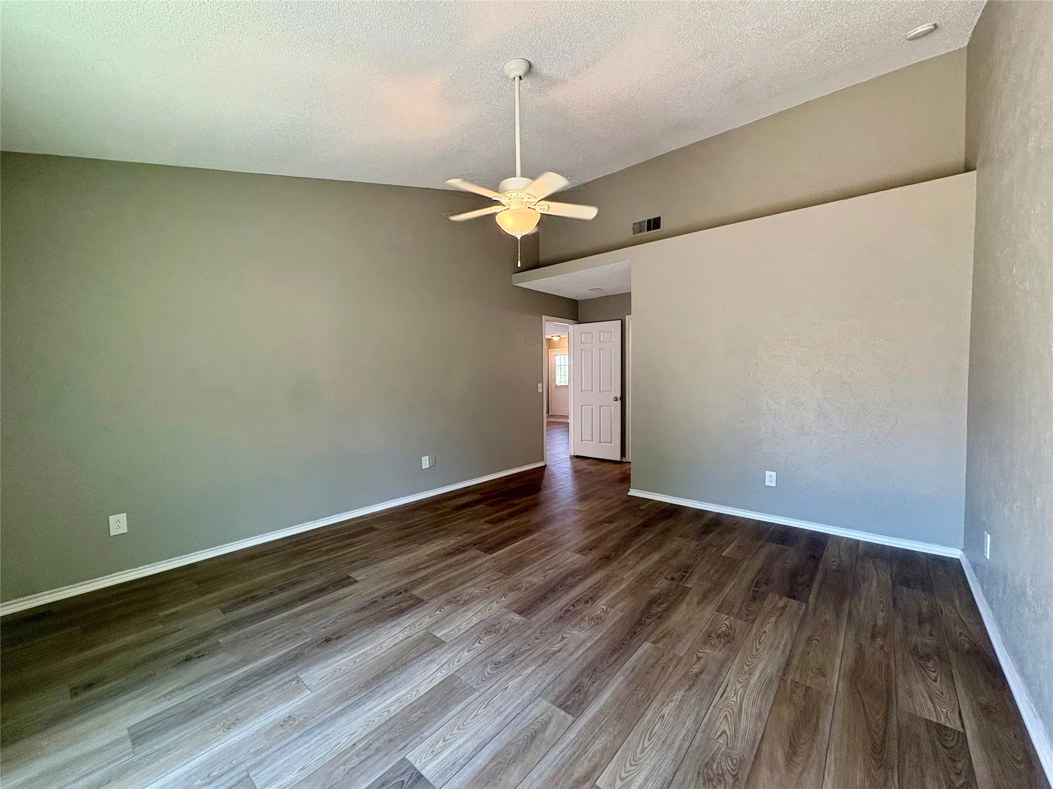 Duplex For Rent in Dallas County , 2331 Forestbrook Drive, Garland, Texas 75040, 3 Bedroom, 2 Bathroom, 1 Garage spaces, 1,146 Sqft, built in 1986, mls#21374369, Real Estate Agent in Garland, Homes For Rent in Dallas county, Homes For Rent in Garland, Realtor in Garland Texas, Real Estate Brokerage Independent Realty Texas, Luminita Cordes Realtor