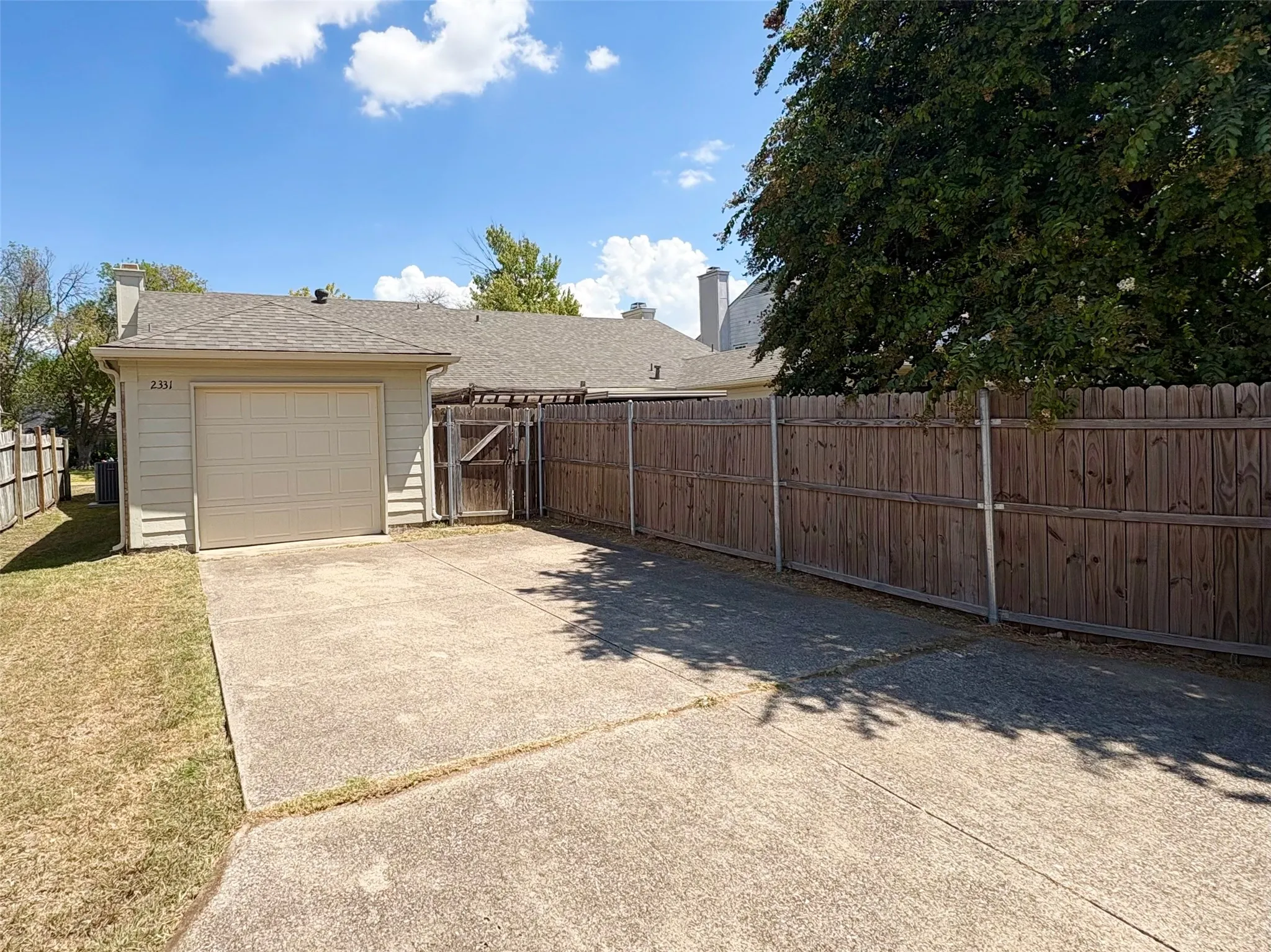 Duplex For Rent in Dallas County , 2331 Forestbrook Drive, Garland, Texas 75040, 3 Bedroom, 2 Bathroom, 1 Garage spaces, 1,146 Sqft, built in 1986, mls#21374369, Real Estate Agent in Garland, Homes For Rent in Dallas county, Homes For Rent in Garland, Realtor in Garland Texas, Real Estate Brokerage Independent Realty Texas, Luminita Cordes Realtor