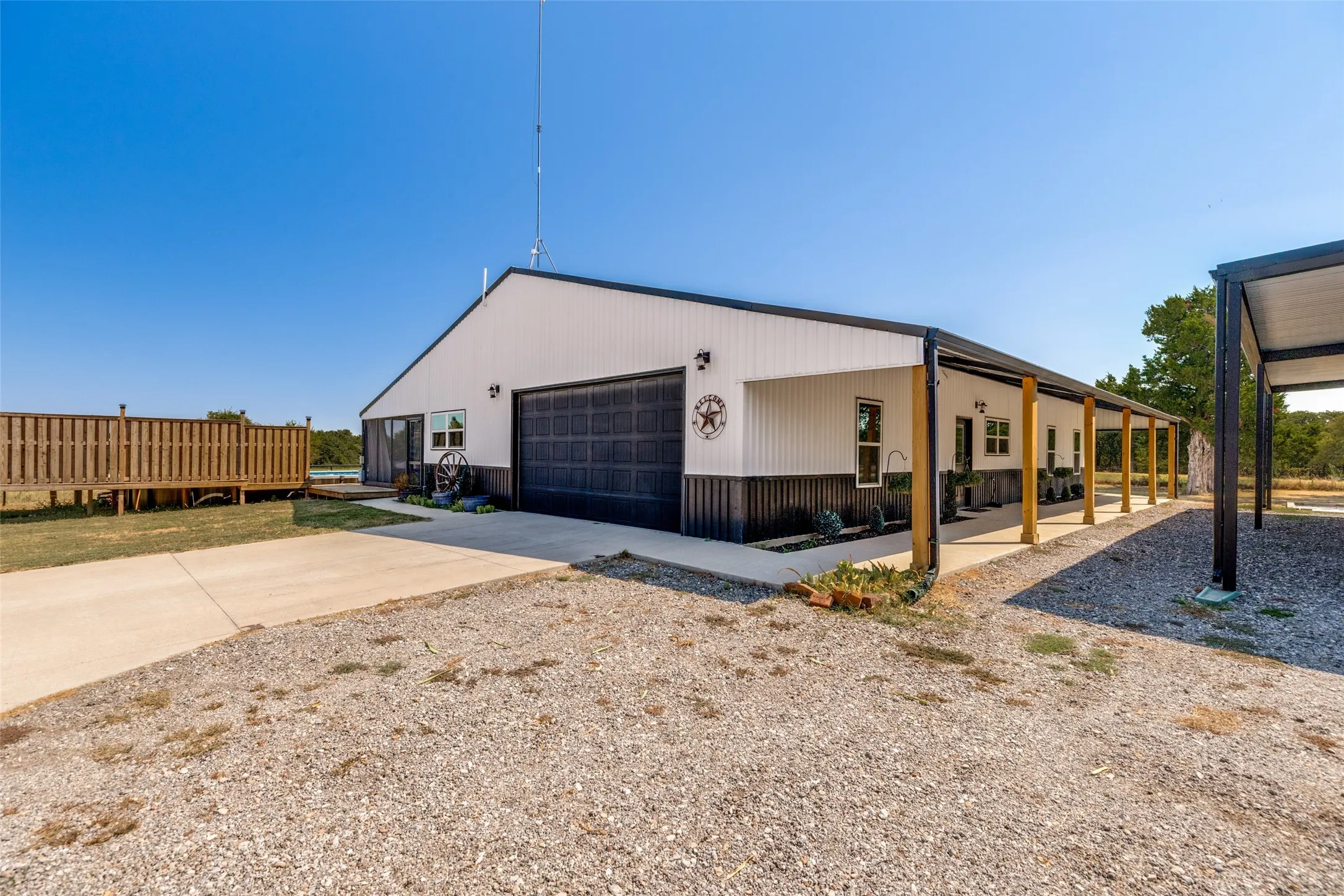 Bardominium with a 2 car garage and front porch