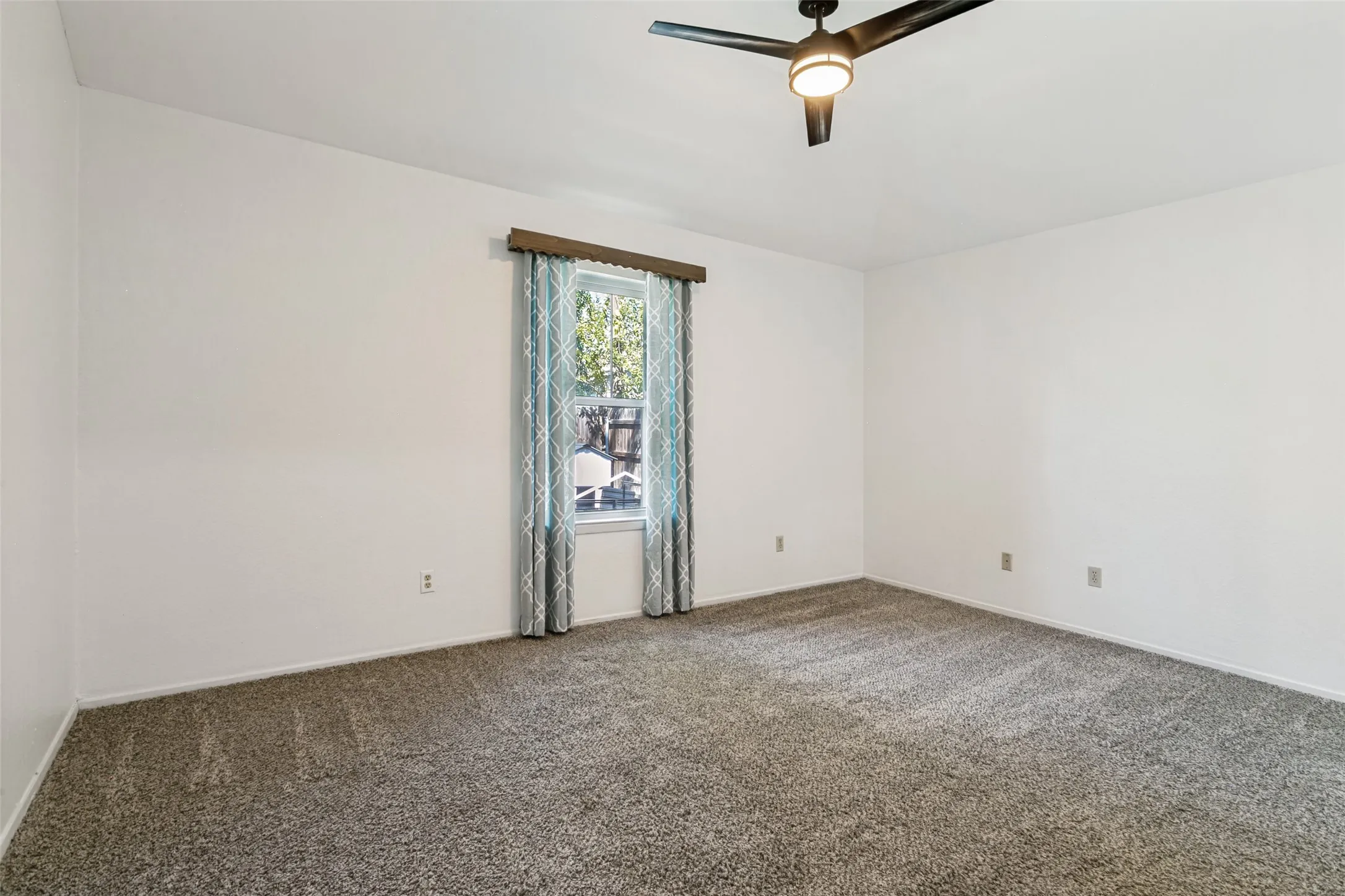 Single Family Residence For Sale in Tarrant County , 424 Allencrest Drive, White Settlement, Texas 76108, 3 Bedroom, 2 Bathroom, 2 Garage spaces, 1,280 Sqft, built in 1986, mls#21375580, Real Estate Agent in White Settlement, Homes For Sale in Tarrant county, Homes For Sale in White Settlement, Realtor in White Settlement Texas, Real Estate Brokerage Independent Realty Texas, Luminita Cordes Realtor