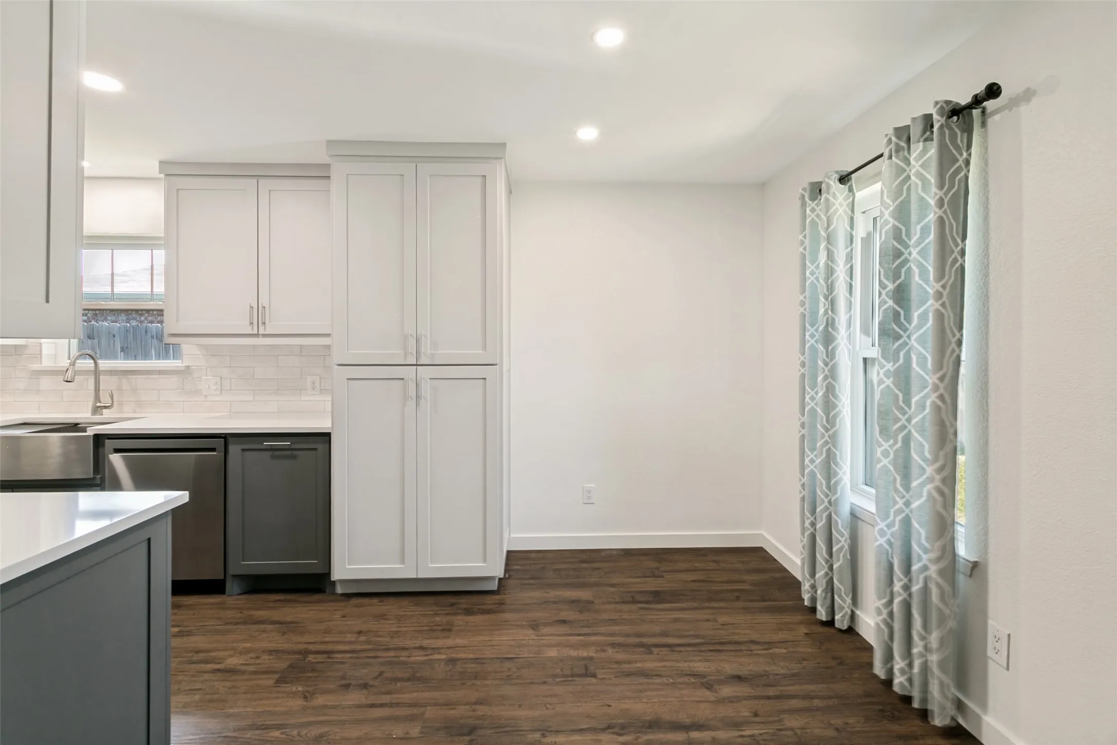 Single Family Residence For Sale in Tarrant County , 424 Allencrest Drive, White Settlement, Texas 76108, 3 Bedroom, 2 Bathroom, 2 Garage spaces, 1,280 Sqft, built in 1986, mls#21375580, Real Estate Agent in White Settlement, Homes For Sale in Tarrant county, Homes For Sale in White Settlement, Realtor in White Settlement Texas, Real Estate Brokerage Independent Realty Texas, Luminita Cordes Realtor
