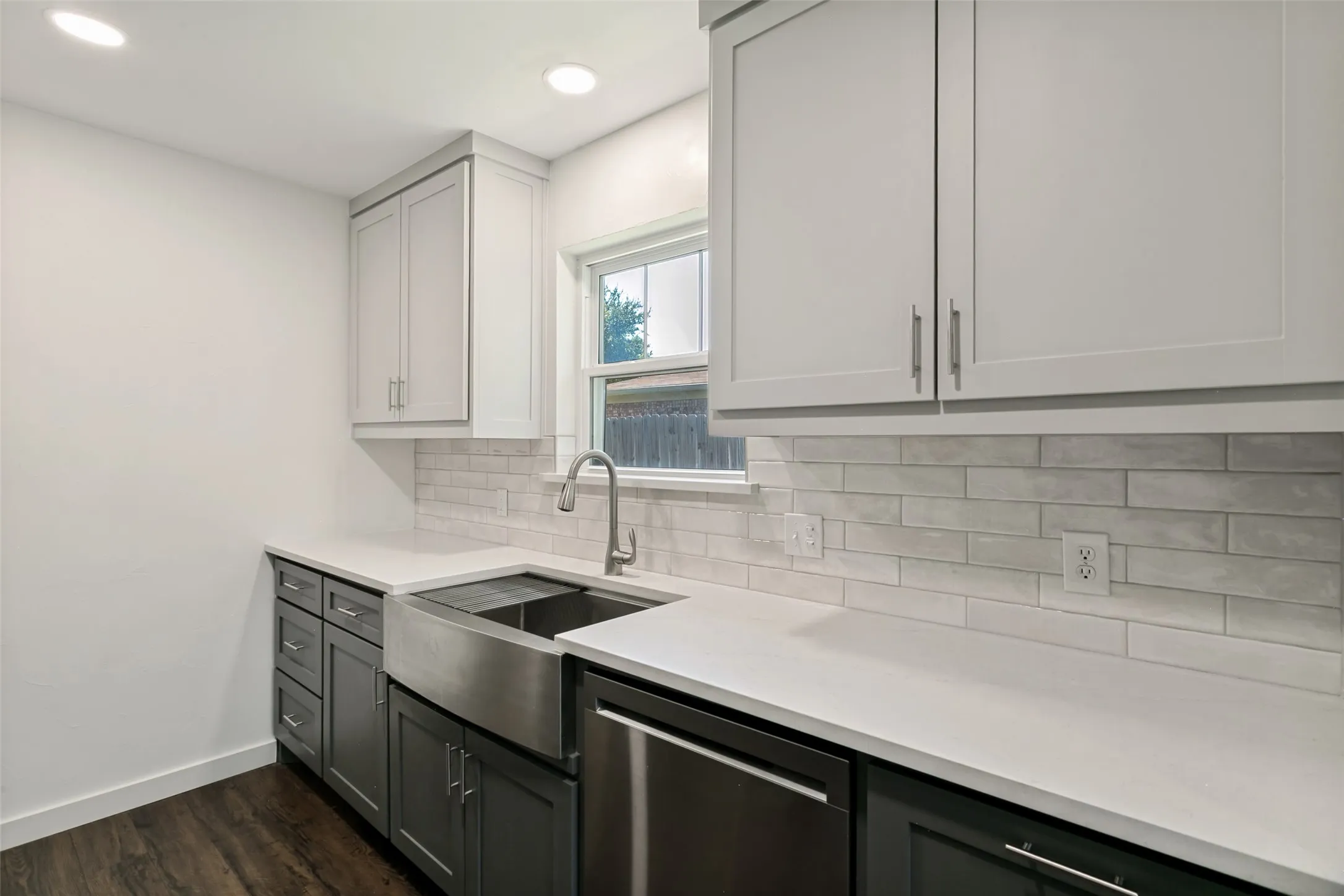 Single Family Residence For Sale in Tarrant County , 424 Allencrest Drive, White Settlement, Texas 76108, 3 Bedroom, 2 Bathroom, 2 Garage spaces, 1,280 Sqft, built in 1986, mls#21375580, Real Estate Agent in White Settlement, Homes For Sale in Tarrant county, Homes For Sale in White Settlement, Realtor in White Settlement Texas, Real Estate Brokerage Independent Realty Texas, Luminita Cordes Realtor