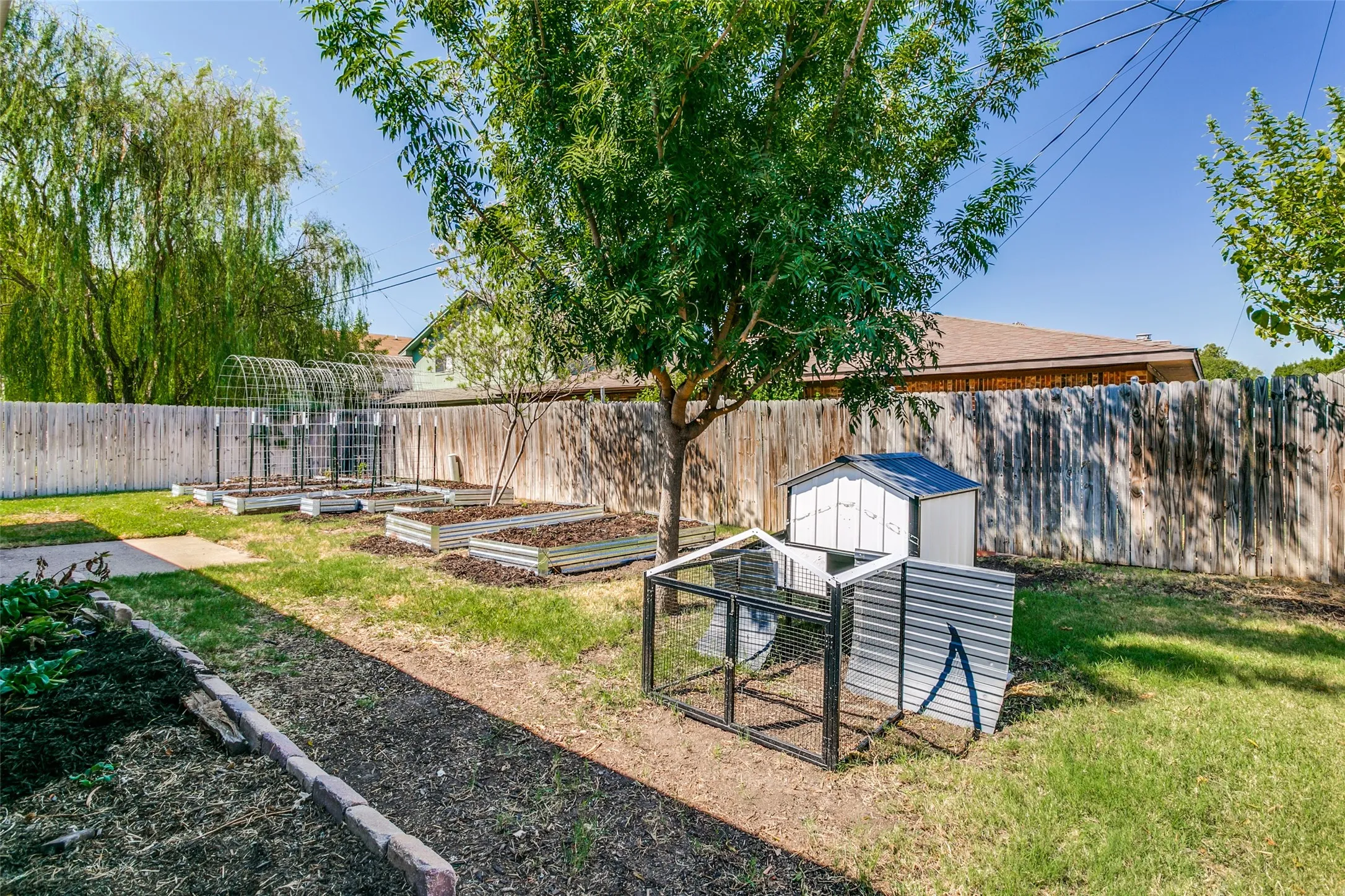 Single Family Residence For Sale in Tarrant County , 424 Allencrest Drive, White Settlement, Texas 76108, 3 Bedroom, 2 Bathroom, 2 Garage spaces, 1,280 Sqft, built in 1986, mls#21375580, Real Estate Agent in White Settlement, Homes For Sale in Tarrant county, Homes For Sale in White Settlement, Realtor in White Settlement Texas, Real Estate Brokerage Independent Realty Texas, Luminita Cordes Realtor