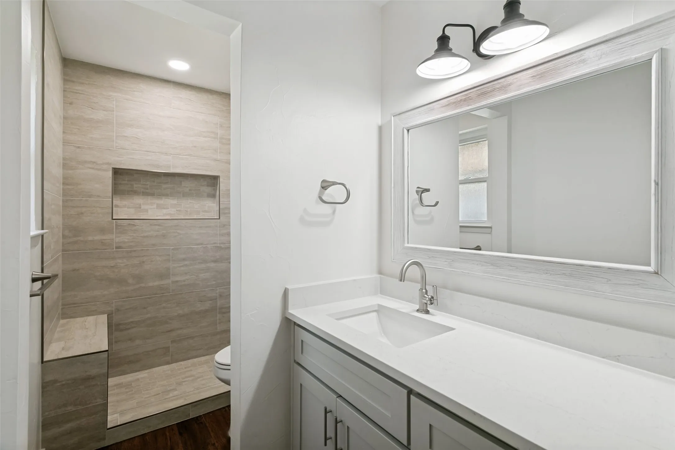 Single Family Residence For Sale in Tarrant County , 424 Allencrest Drive, White Settlement, Texas 76108, 3 Bedroom, 2 Bathroom, 2 Garage spaces, 1,280 Sqft, built in 1986, mls#21375580, Real Estate Agent in White Settlement, Homes For Sale in Tarrant county, Homes For Sale in White Settlement, Realtor in White Settlement Texas, Real Estate Brokerage Independent Realty Texas, Luminita Cordes Realtor