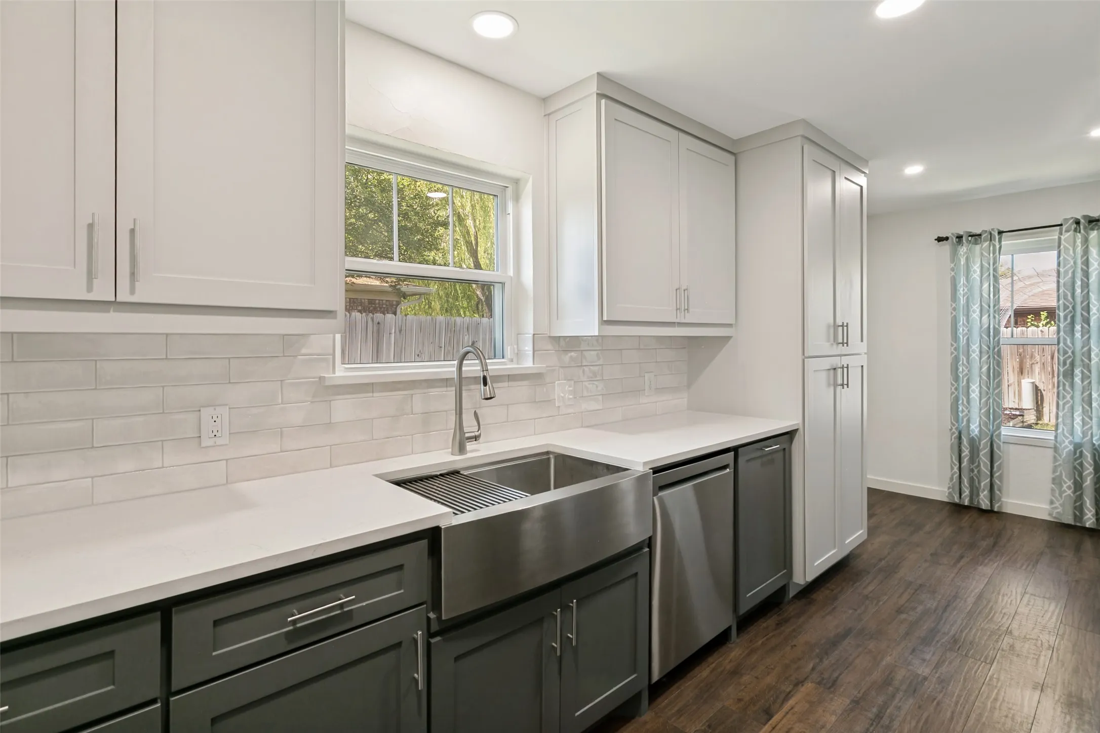 Single Family Residence For Sale in Tarrant County , 424 Allencrest Drive, White Settlement, Texas 76108, 3 Bedroom, 2 Bathroom, 2 Garage spaces, 1,280 Sqft, built in 1986, mls#21375580, Real Estate Agent in White Settlement, Homes For Sale in Tarrant county, Homes For Sale in White Settlement, Realtor in White Settlement Texas, Real Estate Brokerage Independent Realty Texas, Luminita Cordes Realtor
