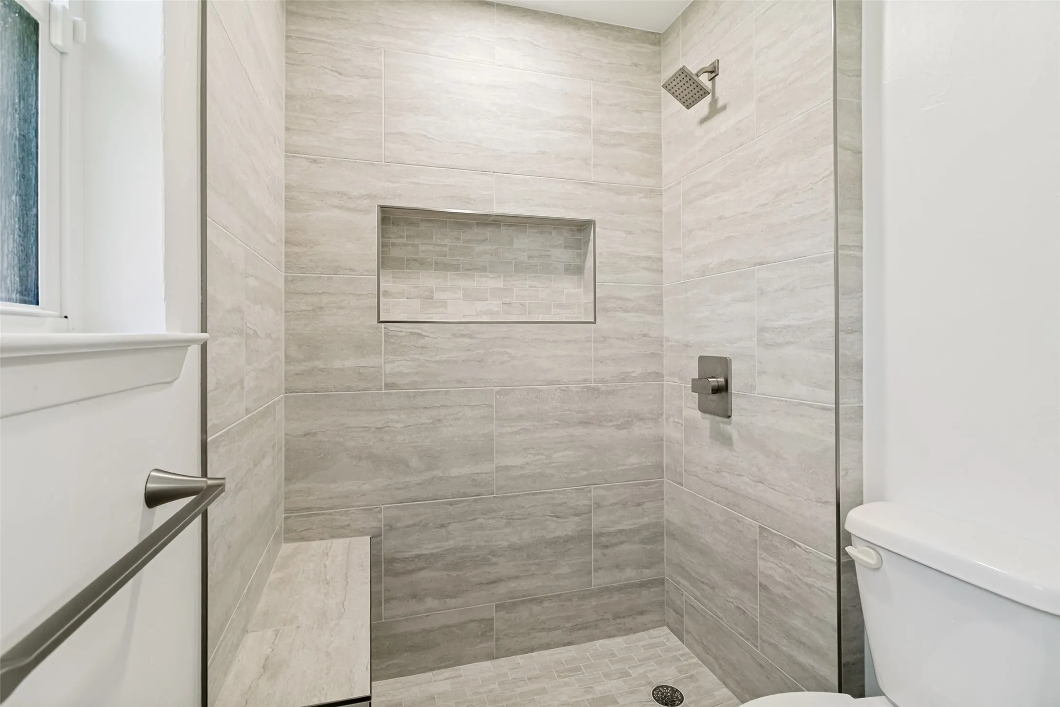 Single Family Residence For Sale in Tarrant County , 424 Allencrest Drive, White Settlement, Texas 76108, 3 Bedroom, 2 Bathroom, 2 Garage spaces, 1,280 Sqft, built in 1986, mls#21375580, Real Estate Agent in White Settlement, Homes For Sale in Tarrant county, Homes For Sale in White Settlement, Realtor in White Settlement Texas, Real Estate Brokerage Independent Realty Texas, Luminita Cordes Realtor
