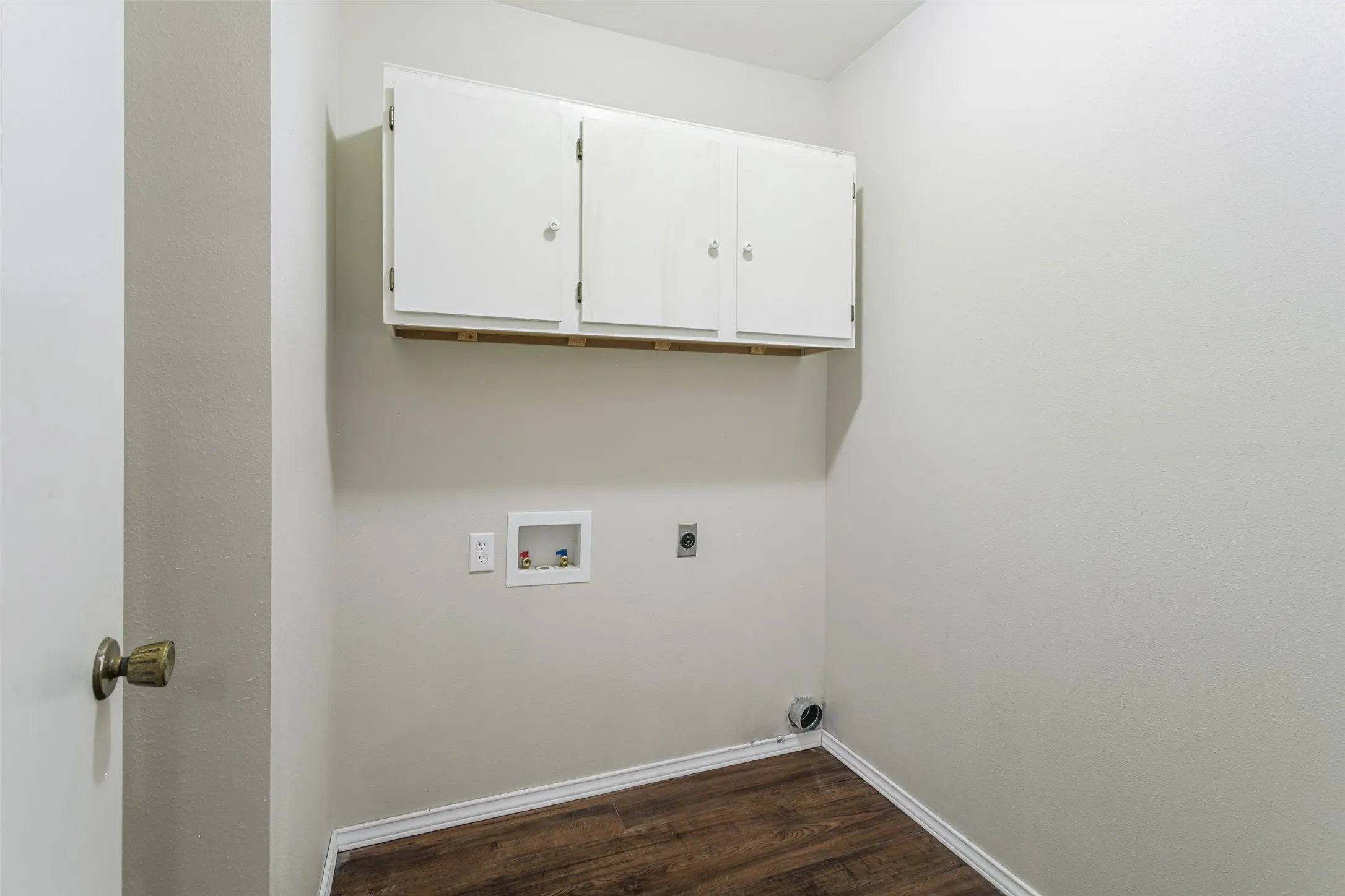 Single Family Residence For Sale in Tarrant County , 424 Allencrest Drive, White Settlement, Texas 76108, 3 Bedroom, 2 Bathroom, 2 Garage spaces, 1,280 Sqft, built in 1986, mls#21375580, Real Estate Agent in White Settlement, Homes For Sale in Tarrant county, Homes For Sale in White Settlement, Realtor in White Settlement Texas, Real Estate Brokerage Independent Realty Texas, Luminita Cordes Realtor