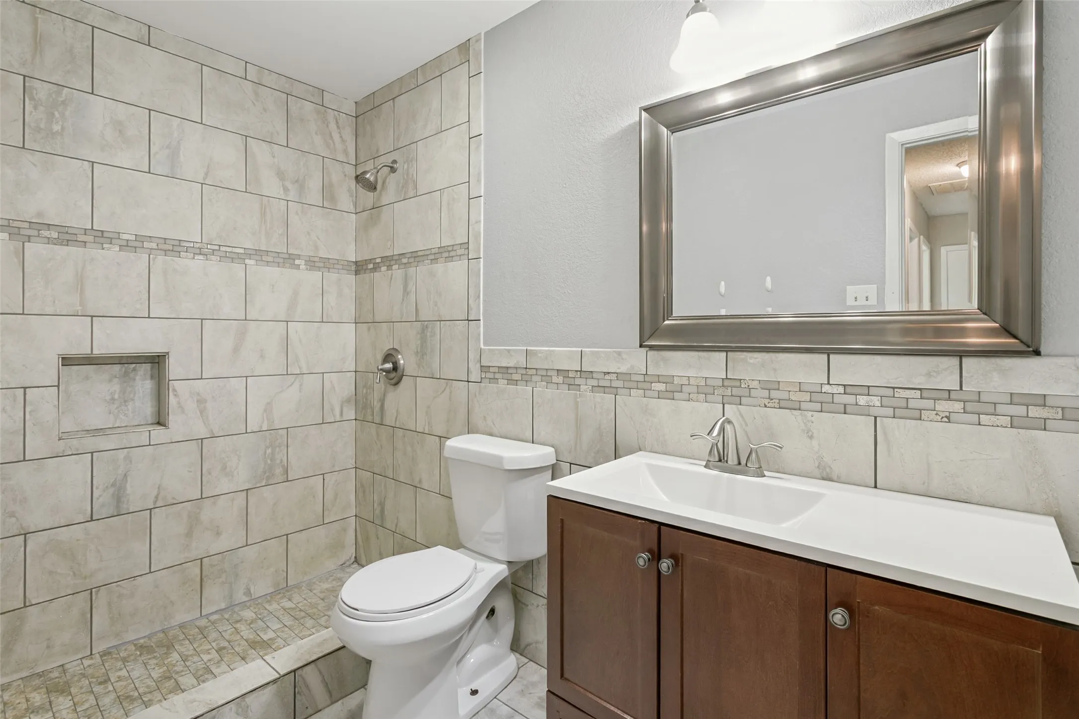 Single Family Residence For Sale in Tarrant County , 424 Allencrest Drive, White Settlement, Texas 76108, 3 Bedroom, 2 Bathroom, 2 Garage spaces, 1,280 Sqft, built in 1986, mls#21375580, Real Estate Agent in White Settlement, Homes For Sale in Tarrant county, Homes For Sale in White Settlement, Realtor in White Settlement Texas, Real Estate Brokerage Independent Realty Texas, Luminita Cordes Realtor