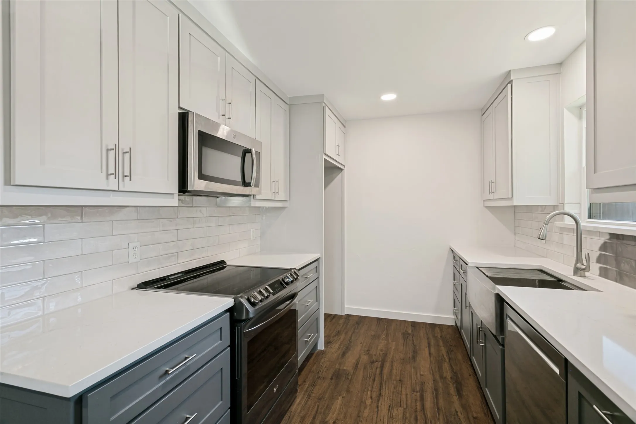 Single Family Residence For Sale in Tarrant County , 424 Allencrest Drive, White Settlement, Texas 76108, 3 Bedroom, 2 Bathroom, 2 Garage spaces, 1,280 Sqft, built in 1986, mls#21375580, Real Estate Agent in White Settlement, Homes For Sale in Tarrant county, Homes For Sale in White Settlement, Realtor in White Settlement Texas, Real Estate Brokerage Independent Realty Texas, Luminita Cordes Realtor