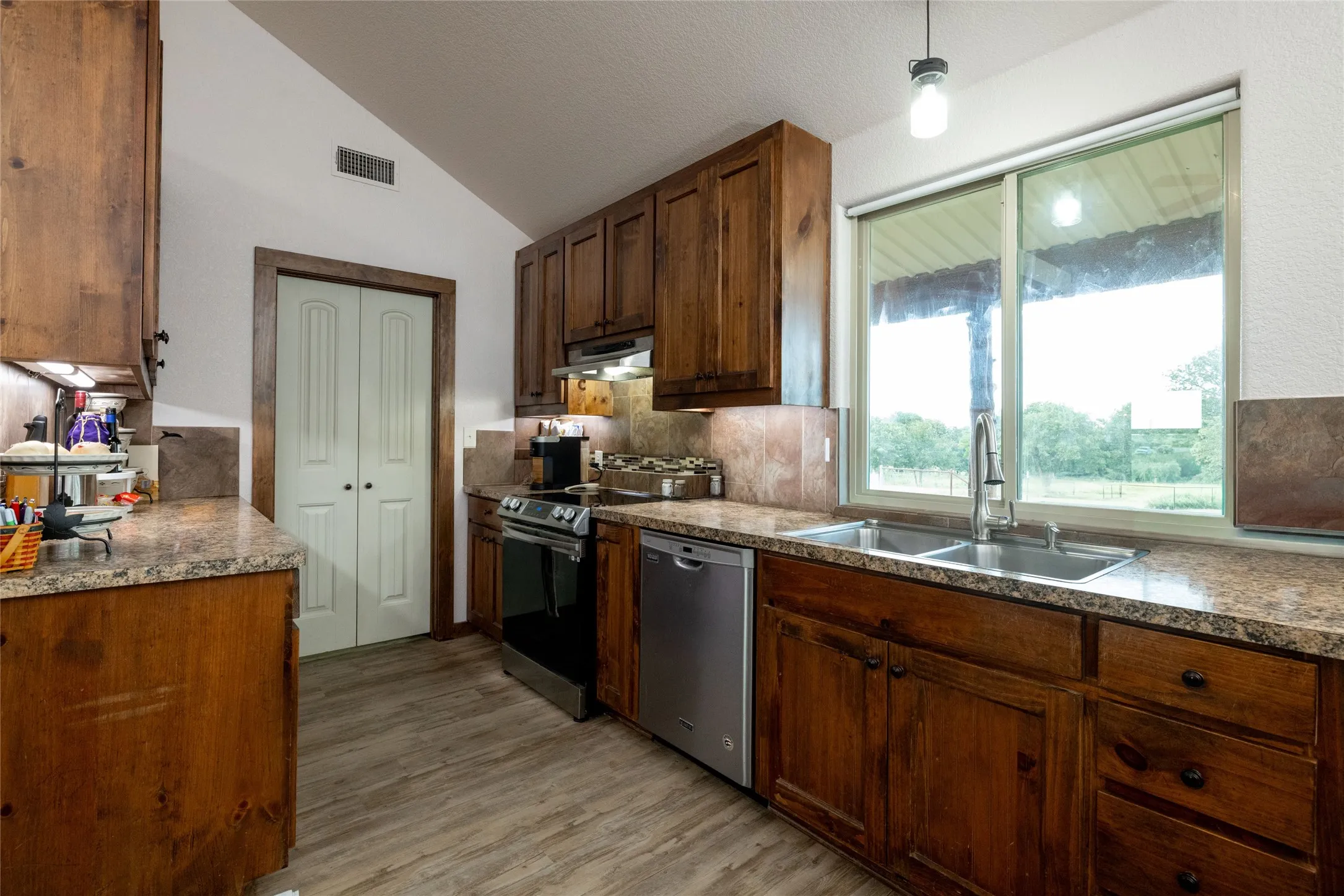 Single Family Residence For Sale in Clay County , 493 Browning Road, Bellevue, Texas 76228, 3 Bedroom, 2 Bathroom, 2 Garage spaces, 1,750 Sqft, built in 2017, mls#21375629, Real Estate Agent in Bellevue, Homes For Sale in Clay county, Homes For Sale in Bellevue, Realtor in Bellevue Texas, Real Estate Brokerage Independent Realty Texas, Luminita Cordes Realtor