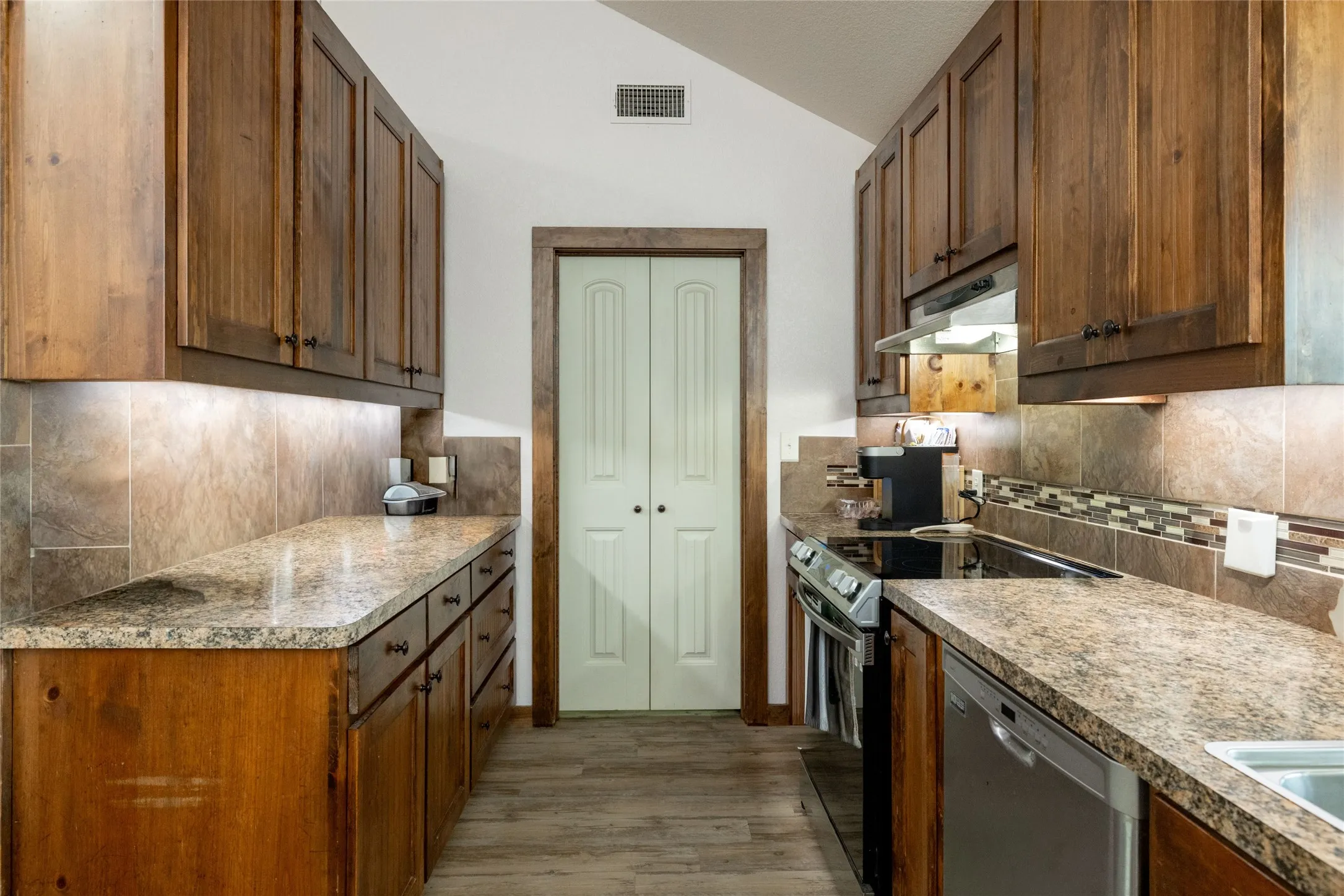 Single Family Residence For Sale in Clay County , 493 Browning Road, Bellevue, Texas 76228, 3 Bedroom, 2 Bathroom, 2 Garage spaces, 1,750 Sqft, built in 2017, mls#21375629, Real Estate Agent in Bellevue, Homes For Sale in Clay county, Homes For Sale in Bellevue, Realtor in Bellevue Texas, Real Estate Brokerage Independent Realty Texas, Luminita Cordes Realtor