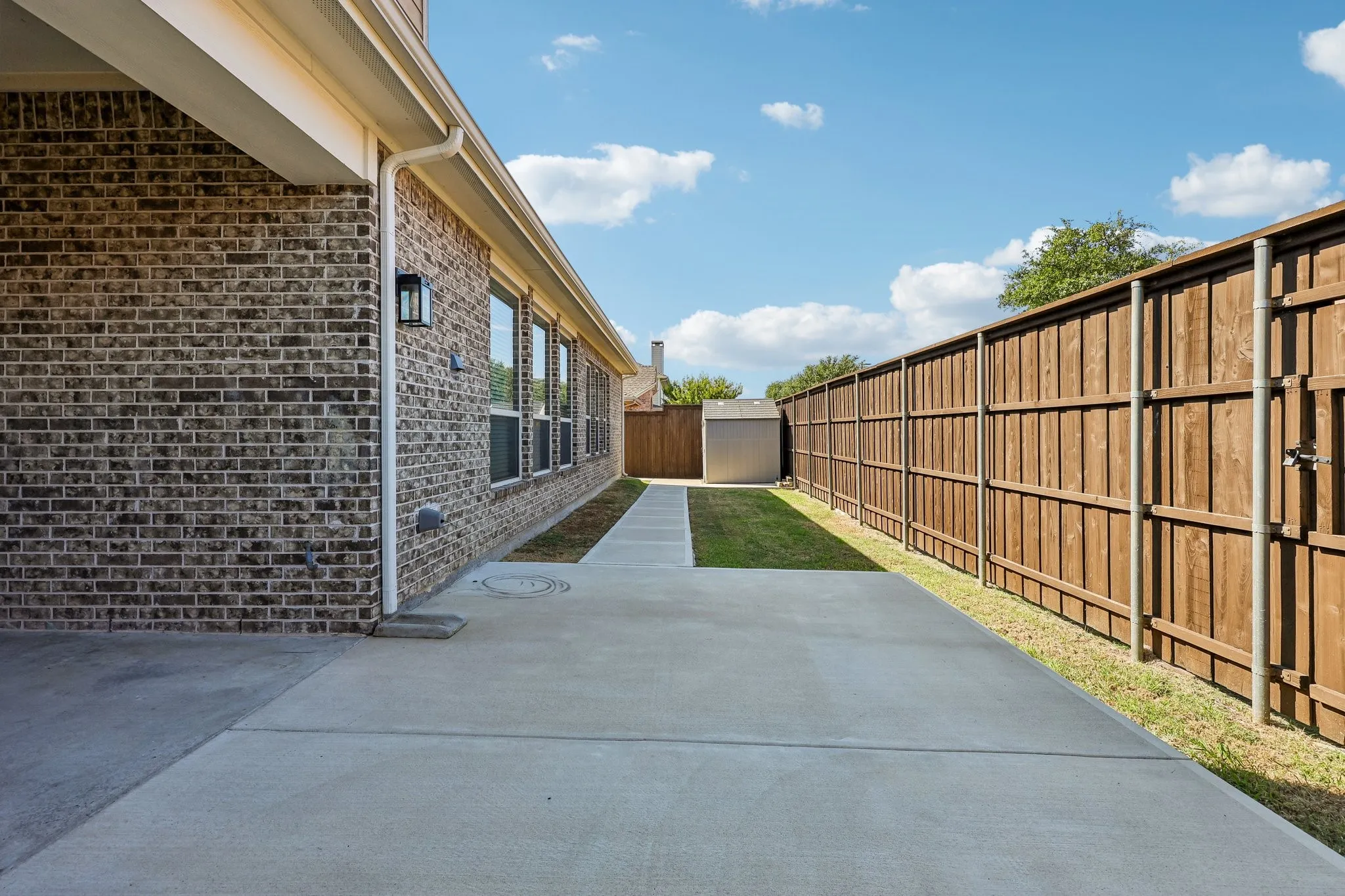 Single Family Residence For Sale in Collin County , 1211 Windgate Way, Allen, Texas 75002, 3 Bedroom, 3 Bathroom, 2 Garage spaces, 2,540 Sqft, built in 2010, mls#21375411, Real Estate Agent in Allen, Homes For Sale in Collin county, Homes For Sale in Allen, Realtor in Allen Texas, Real Estate Brokerage Independent Realty Texas, Luminita Cordes Realtor