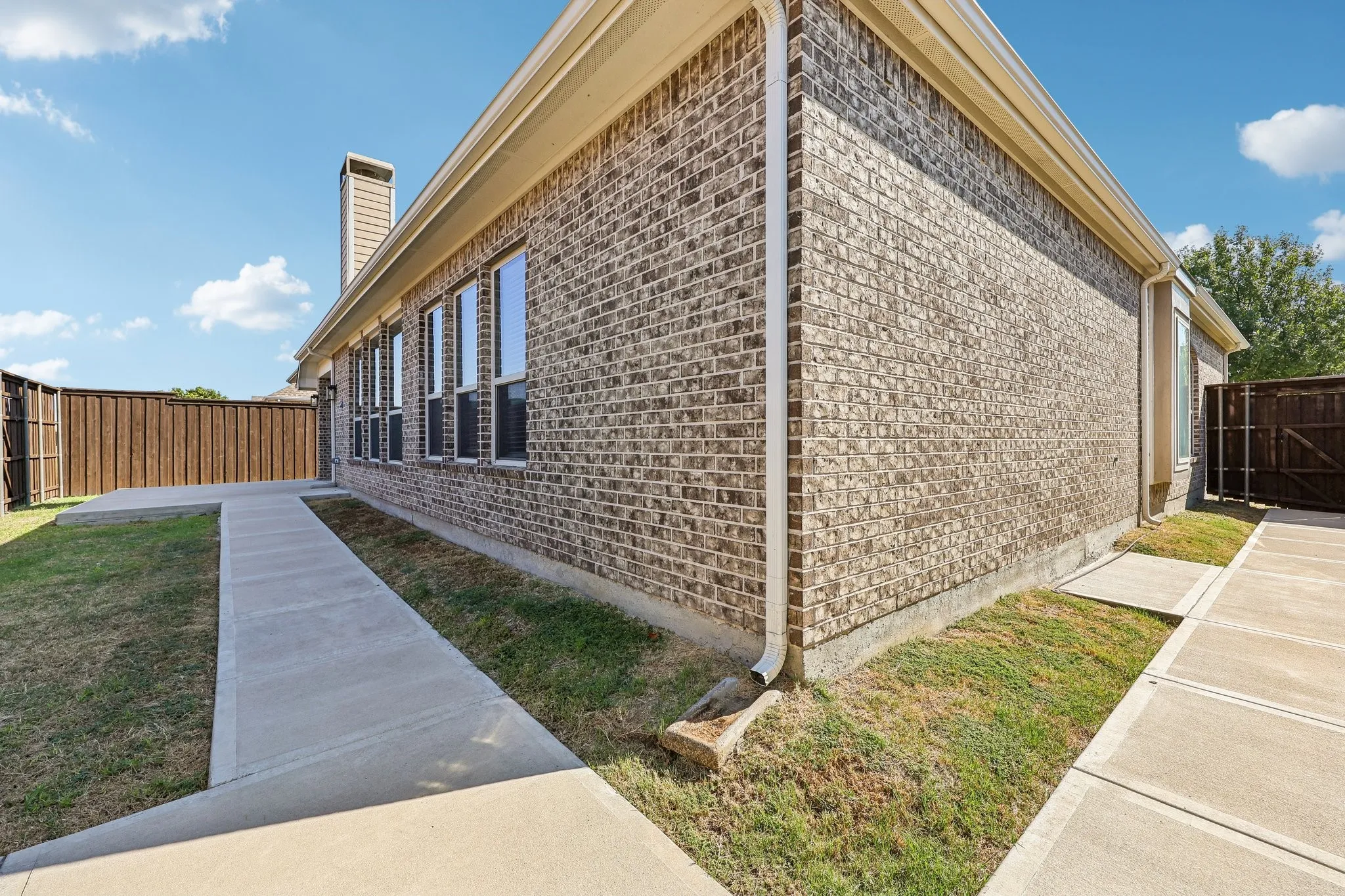 Single Family Residence For Sale in Collin County , 1211 Windgate Way, Allen, Texas 75002, 3 Bedroom, 3 Bathroom, 2 Garage spaces, 2,540 Sqft, built in 2010, mls#21375411, Real Estate Agent in Allen, Homes For Sale in Collin county, Homes For Sale in Allen, Realtor in Allen Texas, Real Estate Brokerage Independent Realty Texas, Luminita Cordes Realtor