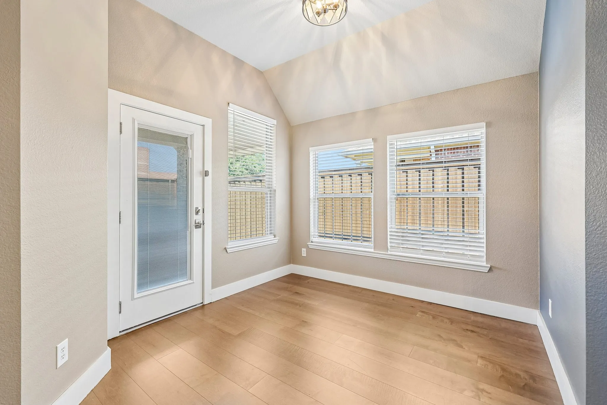 Single Family Residence For Sale in Collin County , 1211 Windgate Way, Allen, Texas 75002, 3 Bedroom, 3 Bathroom, 2 Garage spaces, 2,540 Sqft, built in 2010, mls#21375411, Real Estate Agent in Allen, Homes For Sale in Collin county, Homes For Sale in Allen, Realtor in Allen Texas, Real Estate Brokerage Independent Realty Texas, Luminita Cordes Realtor