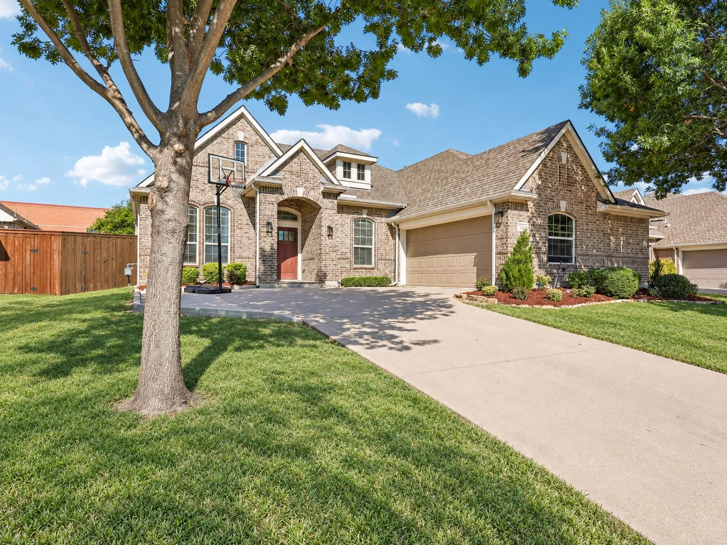 Single Family Residence For Sale in Collin County , 1211 Windgate Way, Allen, Texas 75002, 3 Bedroom, 3 Bathroom, 2 Garage spaces, 2,540 Sqft, built in 2010, mls#21375411, Real Estate Agent in Allen, Homes For Sale in Collin county, Homes For Sale in Allen, Realtor in Allen Texas, Real Estate Brokerage Independent Realty Texas, Luminita Cordes Realtor