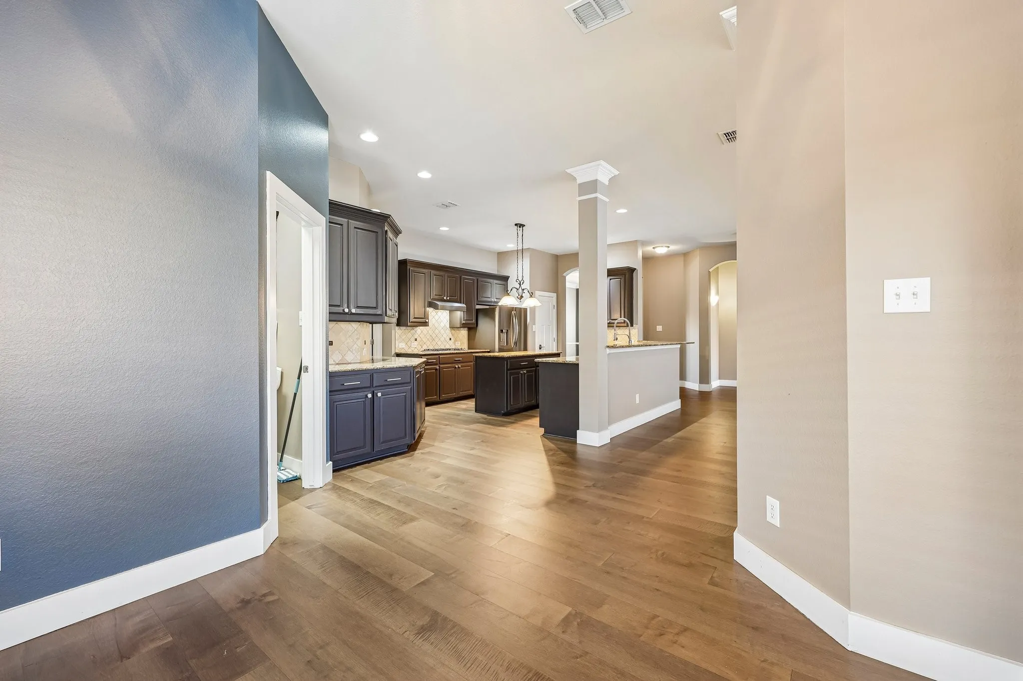 Single Family Residence For Sale in Collin County , 1211 Windgate Way, Allen, Texas 75002, 3 Bedroom, 3 Bathroom, 2 Garage spaces, 2,540 Sqft, built in 2010, mls#21375411, Real Estate Agent in Allen, Homes For Sale in Collin county, Homes For Sale in Allen, Realtor in Allen Texas, Real Estate Brokerage Independent Realty Texas, Luminita Cordes Realtor