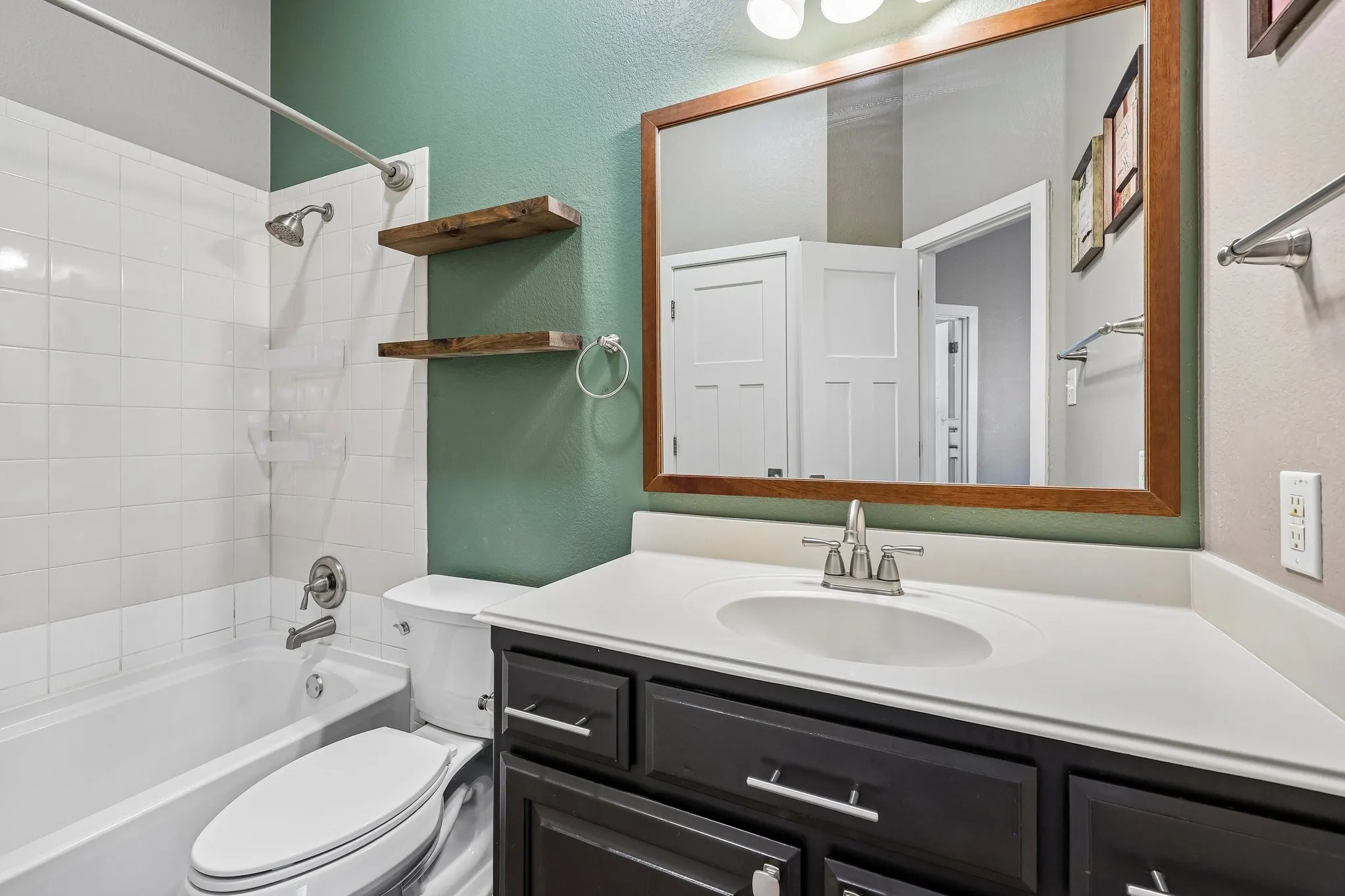Single Family Residence For Sale in Collin County , 1211 Windgate Way, Allen, Texas 75002, 3 Bedroom, 3 Bathroom, 2 Garage spaces, 2,540 Sqft, built in 2010, mls#21375411, Real Estate Agent in Allen, Homes For Sale in Collin county, Homes For Sale in Allen, Realtor in Allen Texas, Real Estate Brokerage Independent Realty Texas, Luminita Cordes Realtor