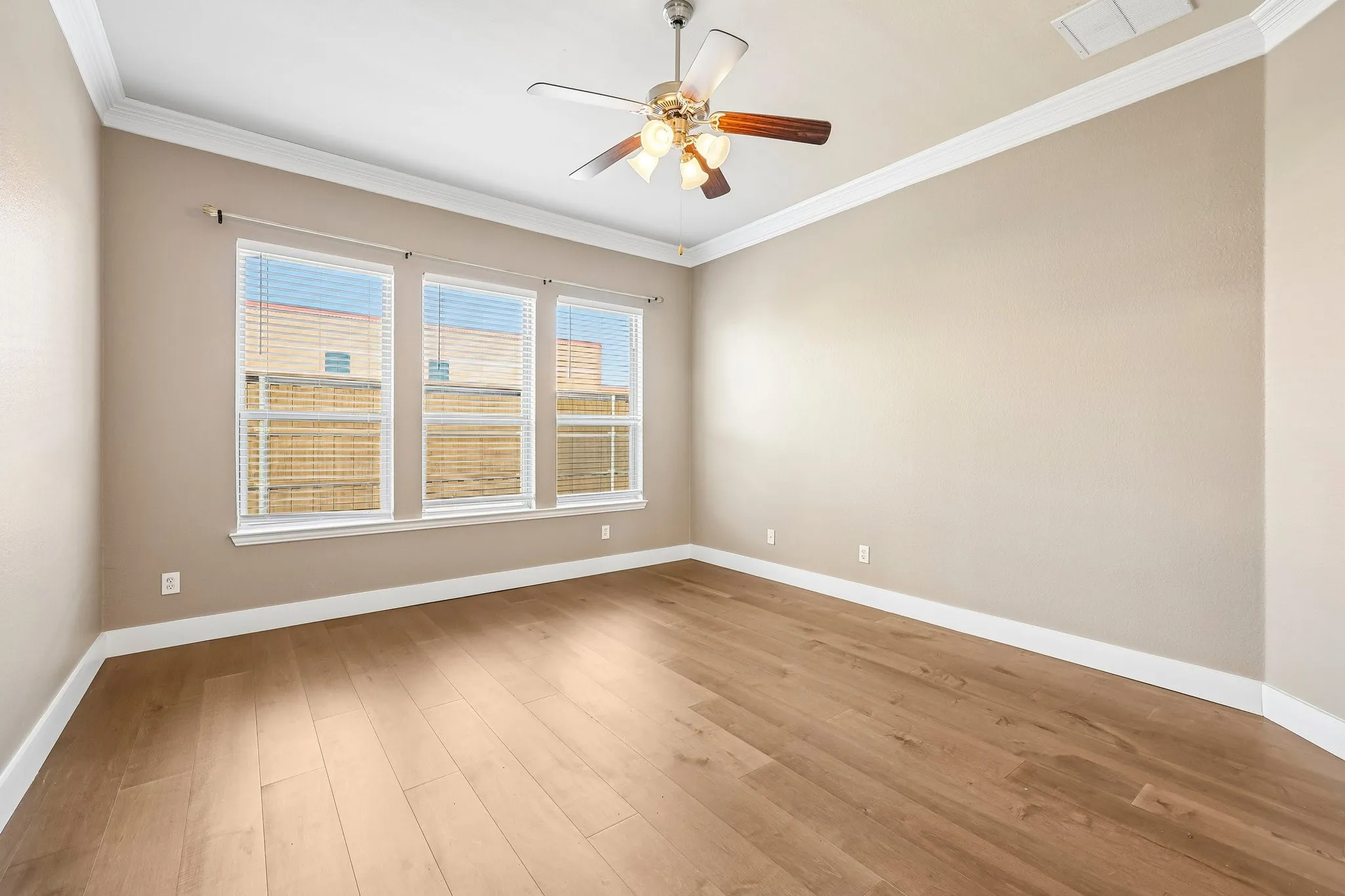 Single Family Residence For Sale in Collin County , 1211 Windgate Way, Allen, Texas 75002, 3 Bedroom, 3 Bathroom, 2 Garage spaces, 2,540 Sqft, built in 2010, mls#21375411, Real Estate Agent in Allen, Homes For Sale in Collin county, Homes For Sale in Allen, Realtor in Allen Texas, Real Estate Brokerage Independent Realty Texas, Luminita Cordes Realtor