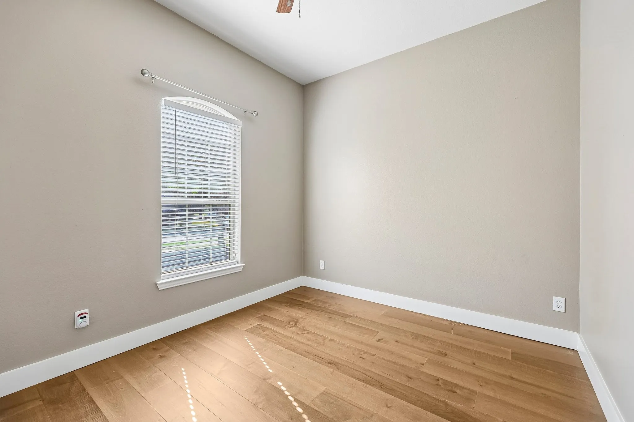 Single Family Residence For Sale in Collin County , 1211 Windgate Way, Allen, Texas 75002, 3 Bedroom, 3 Bathroom, 2 Garage spaces, 2,540 Sqft, built in 2010, mls#21375411, Real Estate Agent in Allen, Homes For Sale in Collin county, Homes For Sale in Allen, Realtor in Allen Texas, Real Estate Brokerage Independent Realty Texas, Luminita Cordes Realtor