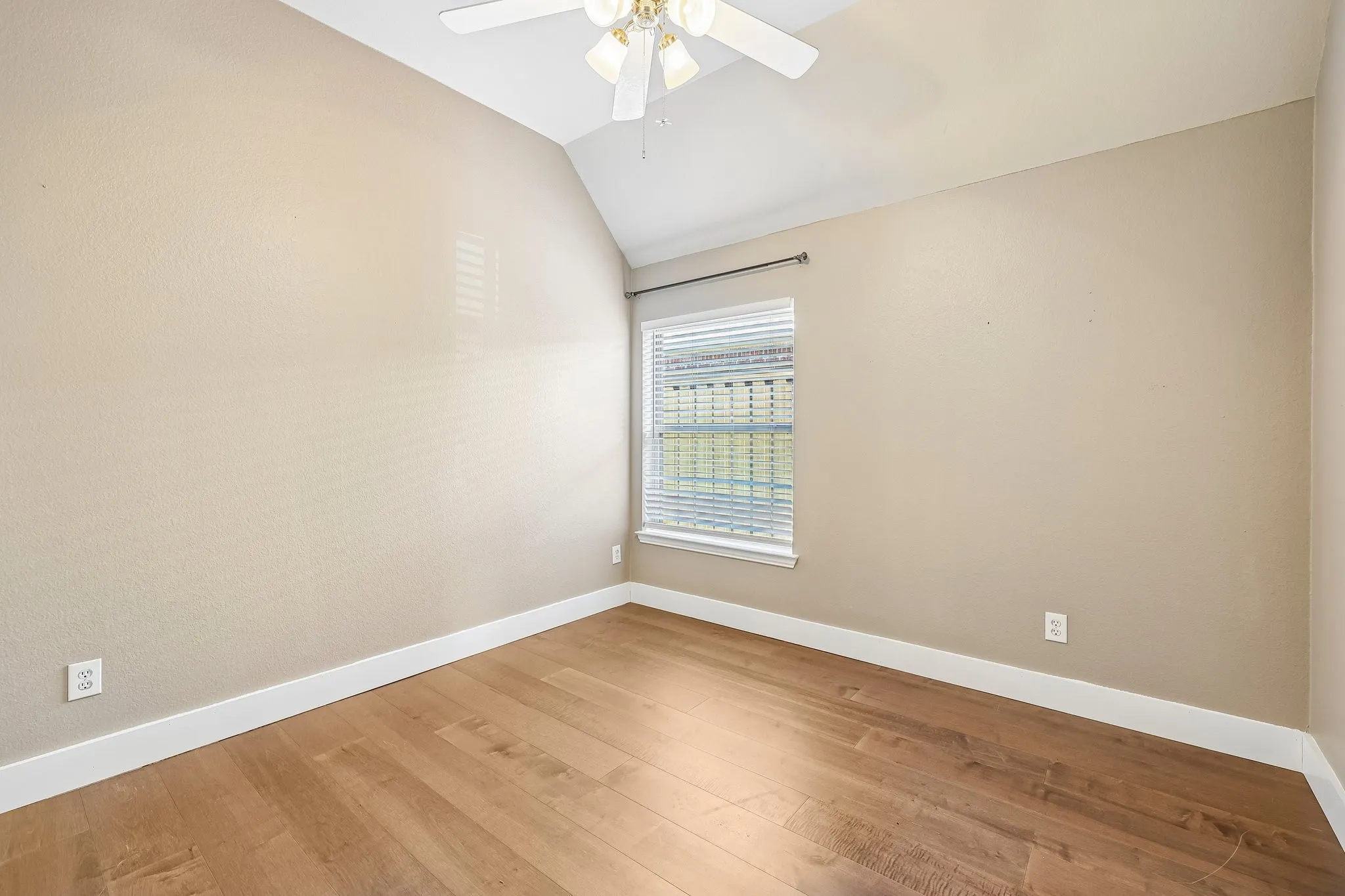 Single Family Residence For Sale in Collin County , 1211 Windgate Way, Allen, Texas 75002, 3 Bedroom, 3 Bathroom, 2 Garage spaces, 2,540 Sqft, built in 2010, mls#21375411, Real Estate Agent in Allen, Homes For Sale in Collin county, Homes For Sale in Allen, Realtor in Allen Texas, Real Estate Brokerage Independent Realty Texas, Luminita Cordes Realtor