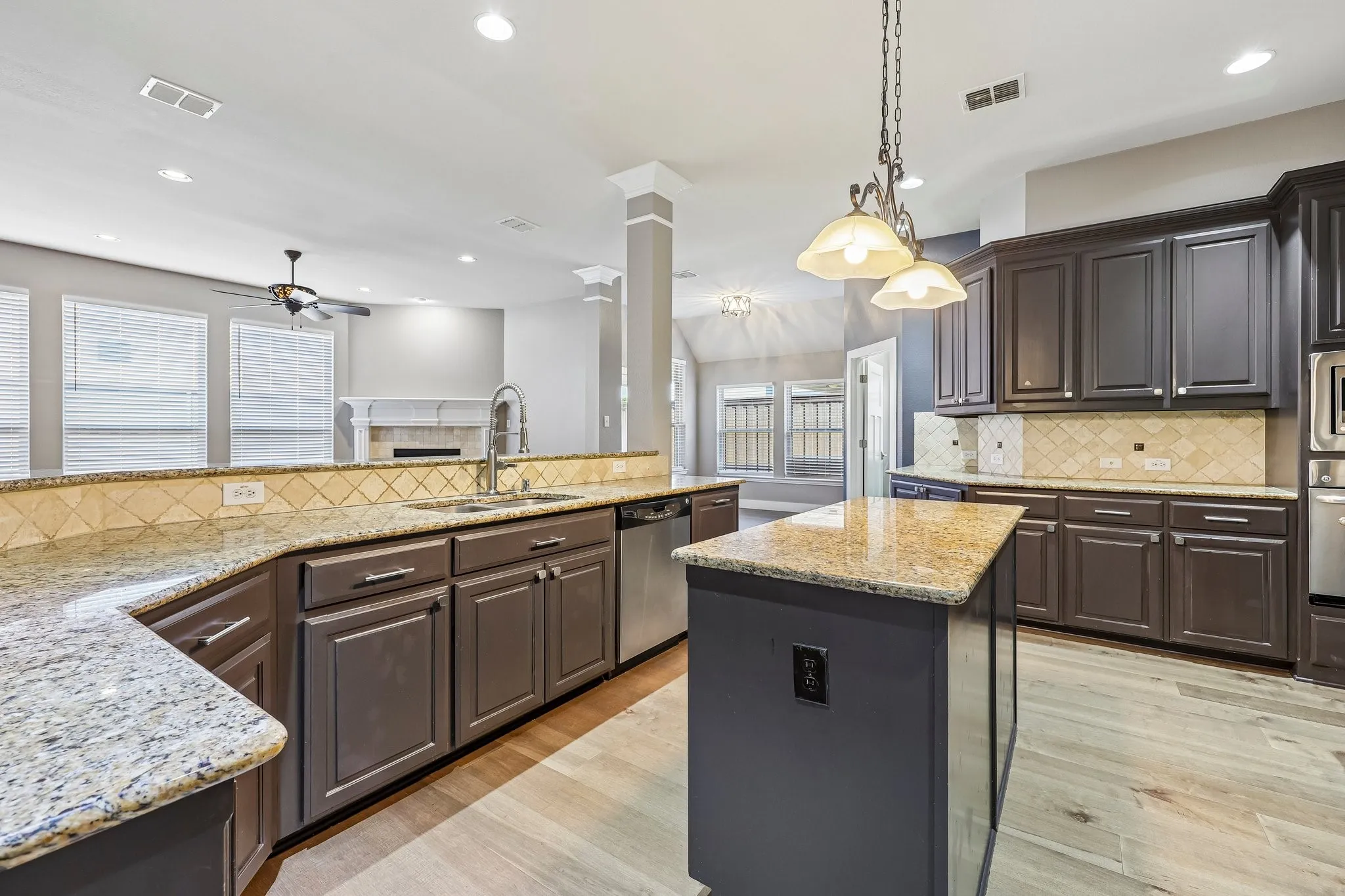 Single Family Residence For Sale in Collin County , 1211 Windgate Way, Allen, Texas 75002, 3 Bedroom, 3 Bathroom, 2 Garage spaces, 2,540 Sqft, built in 2010, mls#21375411, Real Estate Agent in Allen, Homes For Sale in Collin county, Homes For Sale in Allen, Realtor in Allen Texas, Real Estate Brokerage Independent Realty Texas, Luminita Cordes Realtor