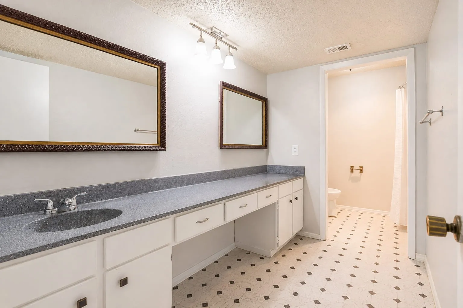 Quadruplex For Sale in Tarrant County , 2149 Fleur De Lis Court A, Arlington, Texas 76012, 8 Bedroom, 8 Bathroom, Garage spaces, 4,716 Sqft, built in 1979, mls#21375527, Real Estate Agent in Arlington, Homes For Sale in Tarrant county, Homes For Sale in Arlington, Realtor in Arlington Texas, Real Estate Brokerage Independent Realty Texas, Luminita Cordes Realtor