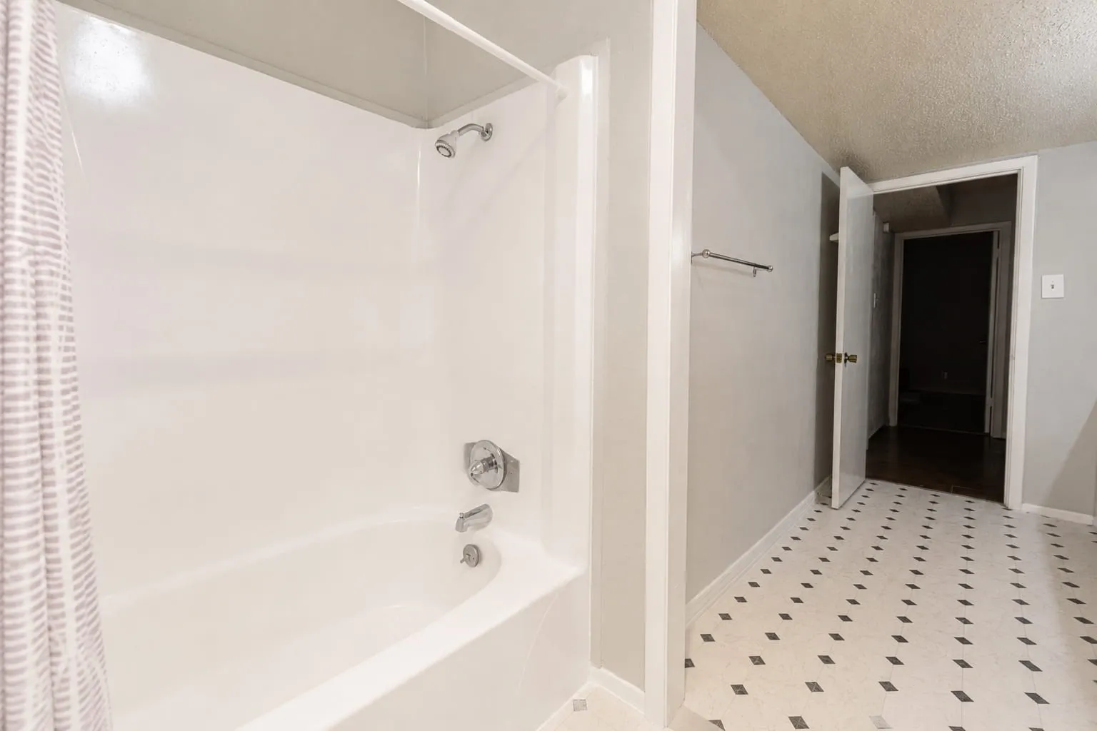 Quadruplex For Sale in Tarrant County , 2149 Fleur De Lis Court A, Arlington, Texas 76012, 8 Bedroom, 8 Bathroom, Garage spaces, 4,716 Sqft, built in 1979, mls#21375527, Real Estate Agent in Arlington, Homes For Sale in Tarrant county, Homes For Sale in Arlington, Realtor in Arlington Texas, Real Estate Brokerage Independent Realty Texas, Luminita Cordes Realtor
