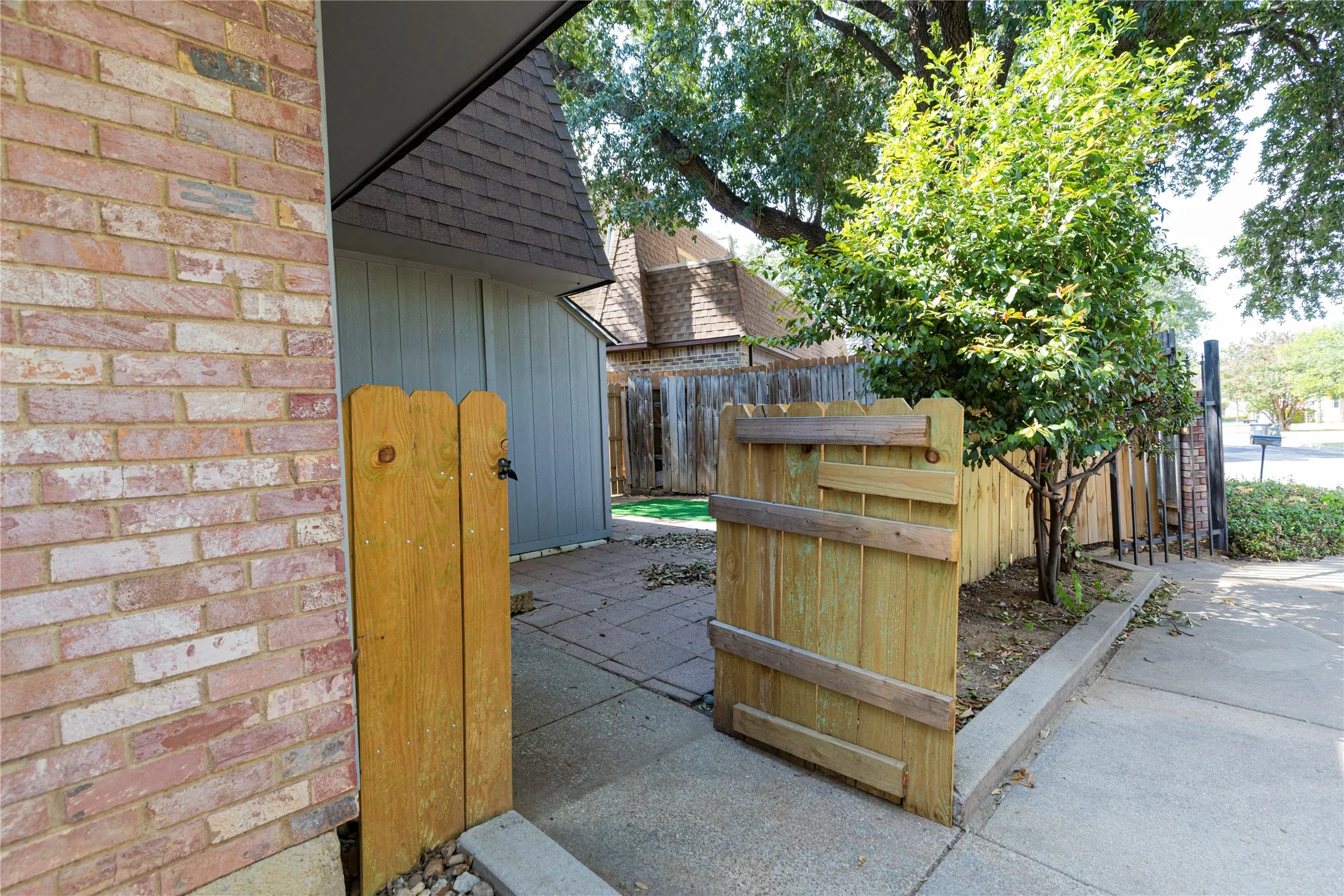 Quadruplex For Sale in Tarrant County , 2149 Fleur De Lis Court A, Arlington, Texas 76012, 8 Bedroom, 8 Bathroom, Garage spaces, 4,716 Sqft, built in 1979, mls#21375527, Real Estate Agent in Arlington, Homes For Sale in Tarrant county, Homes For Sale in Arlington, Realtor in Arlington Texas, Real Estate Brokerage Independent Realty Texas, Luminita Cordes Realtor