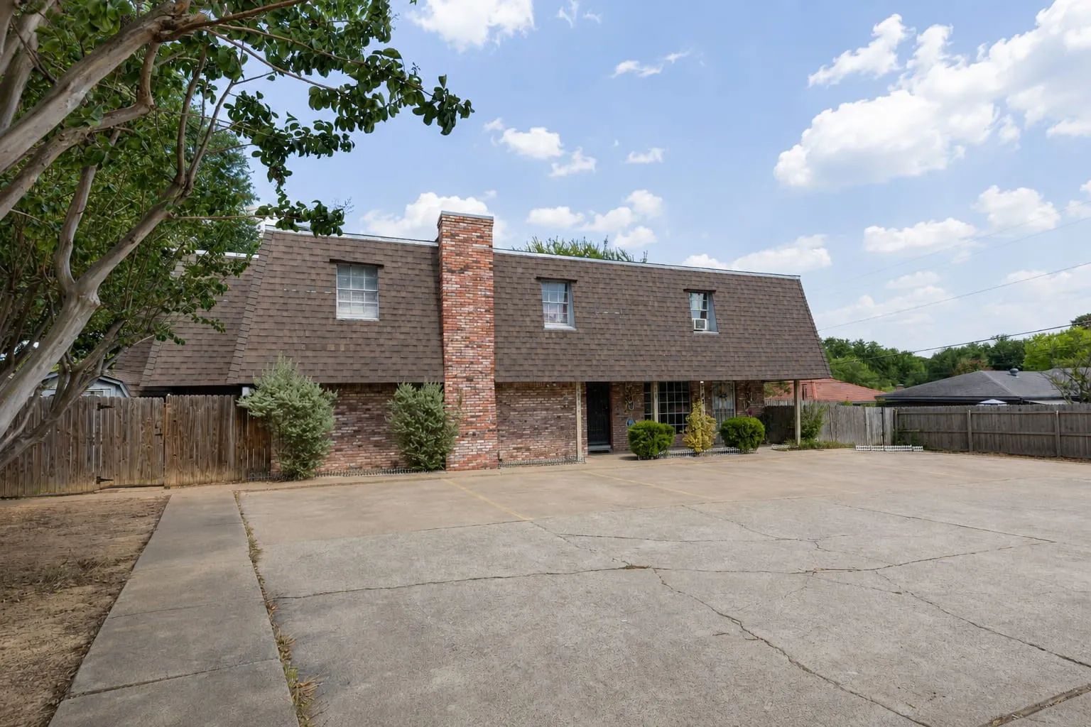 Quadruplex For Sale in Tarrant County , 2149 Fleur De Lis Court A, Arlington, Texas 76012, 8 Bedroom, 8 Bathroom, Garage spaces, 4,716 Sqft, built in 1979, mls#21375527, Real Estate Agent in Arlington, Homes For Sale in Tarrant county, Homes For Sale in Arlington, Realtor in Arlington Texas, Real Estate Brokerage Independent Realty Texas, Luminita Cordes Realtor