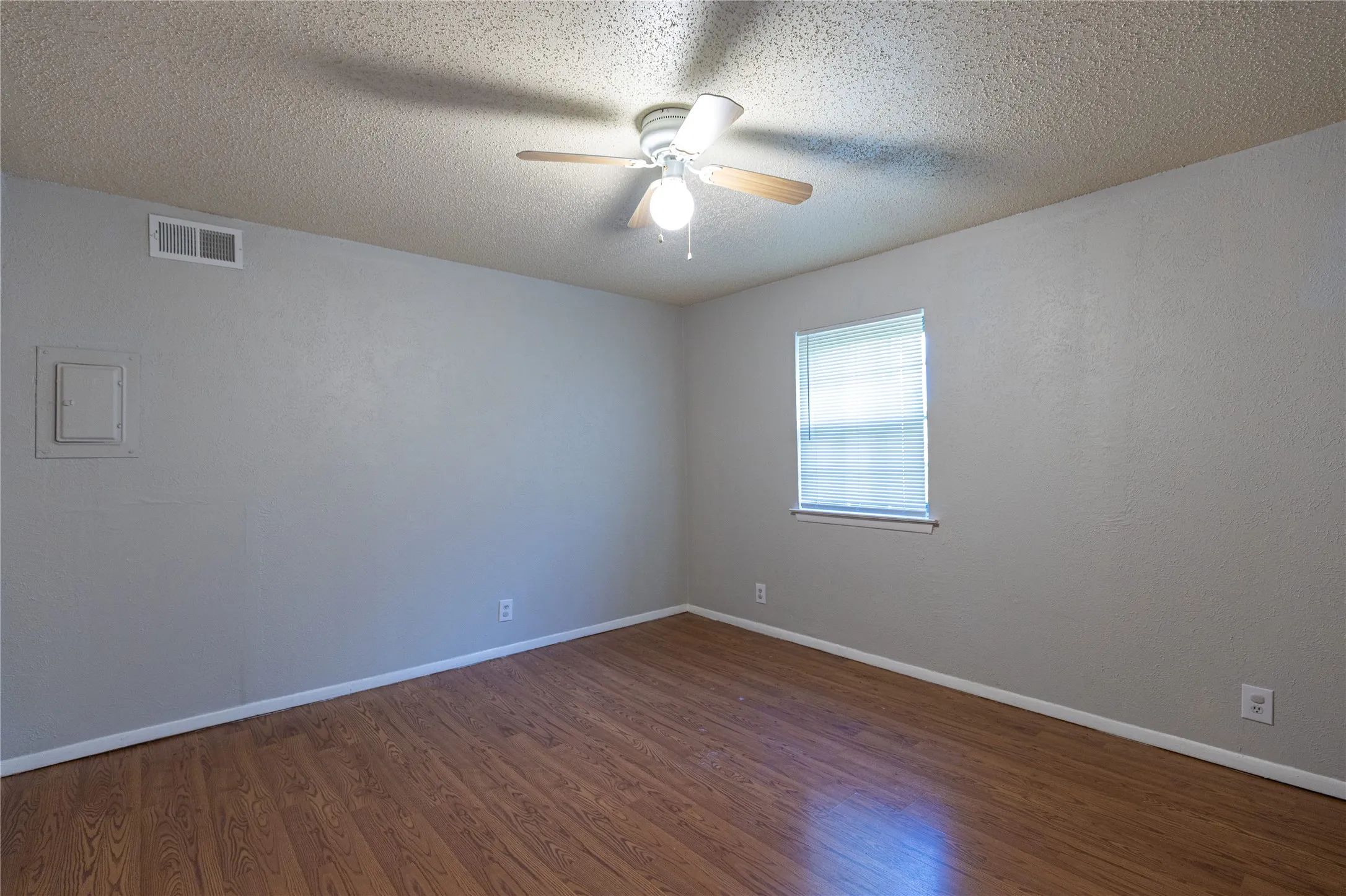 Quadruplex For Sale in Tarrant County , 2149 Fleur De Lis Court A, Arlington, Texas 76012, 8 Bedroom, 8 Bathroom, Garage spaces, 4,716 Sqft, built in 1979, mls#21375527, Real Estate Agent in Arlington, Homes For Sale in Tarrant county, Homes For Sale in Arlington, Realtor in Arlington Texas, Real Estate Brokerage Independent Realty Texas, Luminita Cordes Realtor