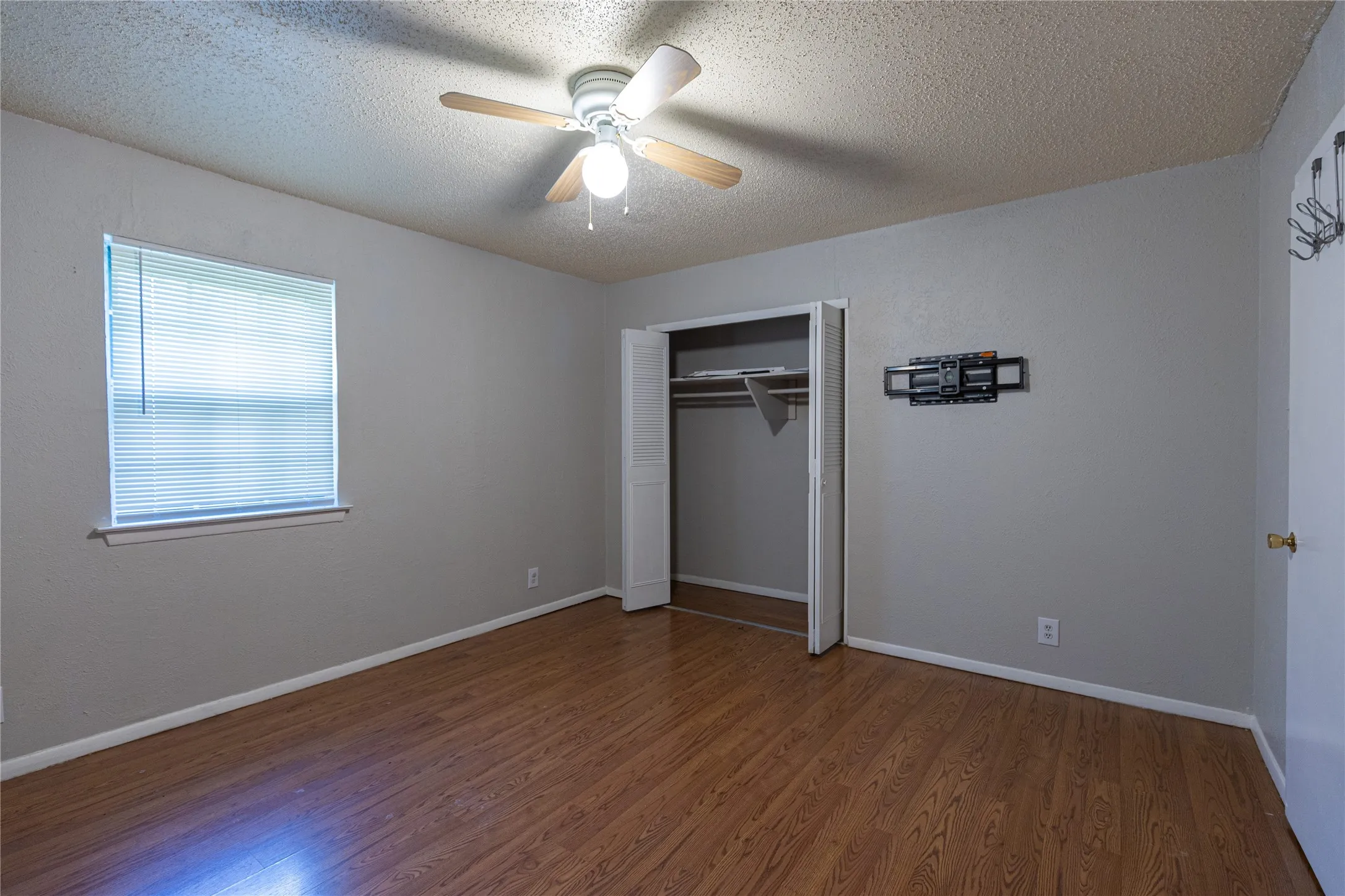 Quadruplex For Sale in Tarrant County , 2149 Fleur De Lis Court A, Arlington, Texas 76012, 8 Bedroom, 8 Bathroom, Garage spaces, 4,716 Sqft, built in 1979, mls#21375527, Real Estate Agent in Arlington, Homes For Sale in Tarrant county, Homes For Sale in Arlington, Realtor in Arlington Texas, Real Estate Brokerage Independent Realty Texas, Luminita Cordes Realtor