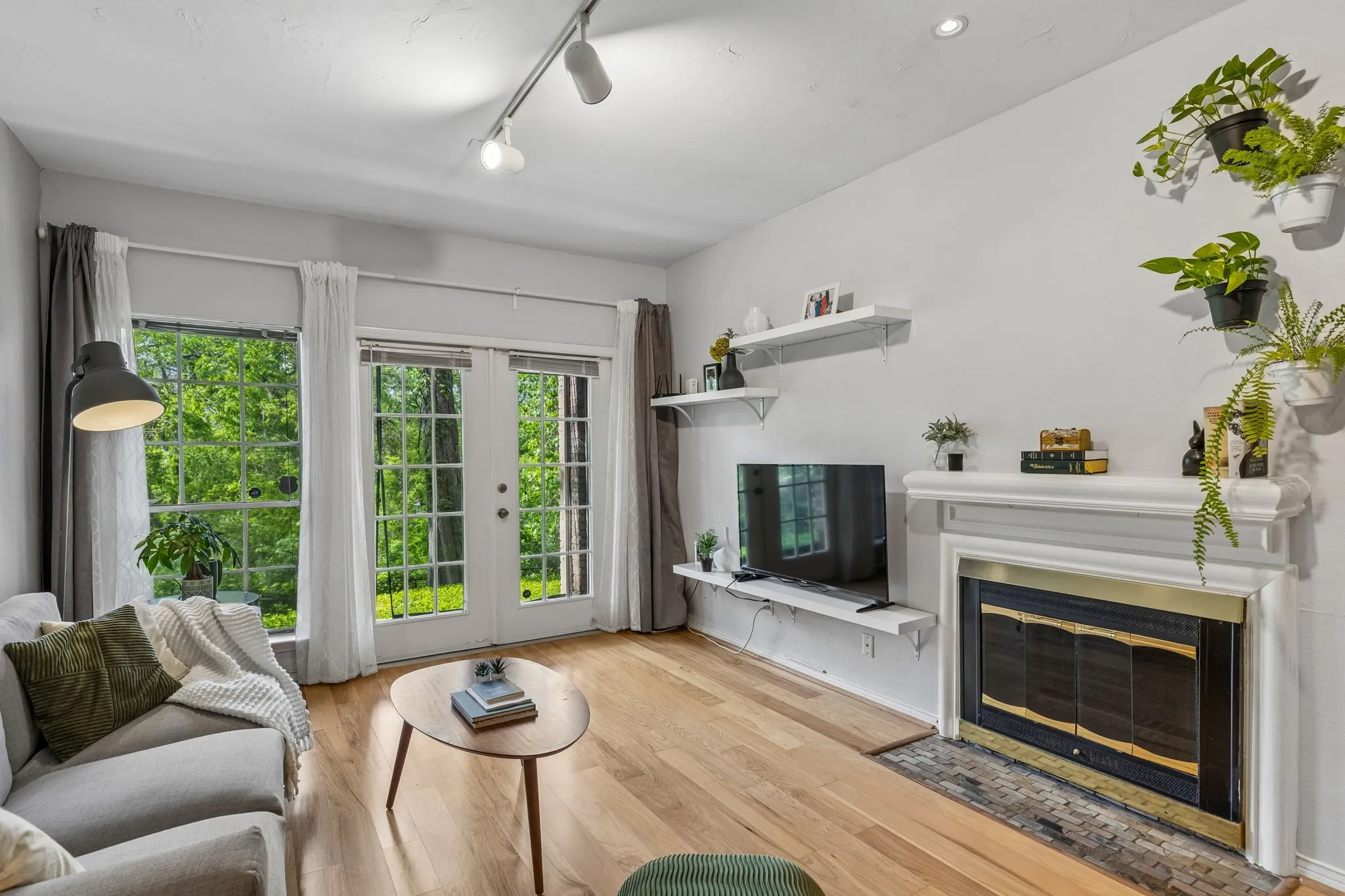 Condominium For Sale in Dallas County , 9801 Royal Lane 707, Dallas, Texas 75231, 2 Bedroom, 2 Bathroom, Garage spaces, 1,067 Sqft, built in 1981, mls#21375632, Real Estate Agent in Dallas, Homes For Sale in Dallas county, Homes For Sale in Dallas, Realtor in Dallas Texas, Real Estate Brokerage Independent Realty Texas, Luminita Cordes Realtor