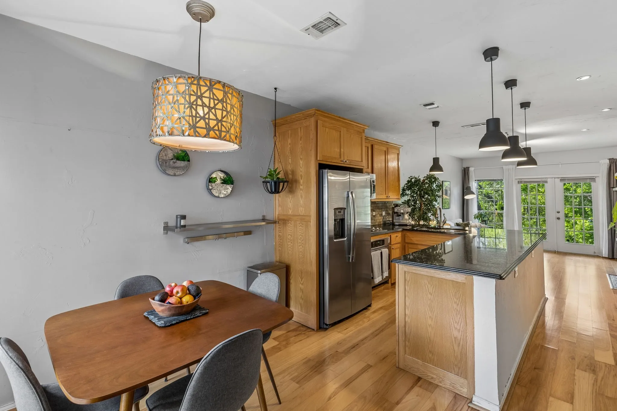 Condominium For Sale in Dallas County , 9801 Royal Lane 707, Dallas, Texas 75231, 2 Bedroom, 2 Bathroom, Garage spaces, 1,067 Sqft, built in 1981, mls#21375632, Real Estate Agent in Dallas, Homes For Sale in Dallas county, Homes For Sale in Dallas, Realtor in Dallas Texas, Real Estate Brokerage Independent Realty Texas, Luminita Cordes Realtor