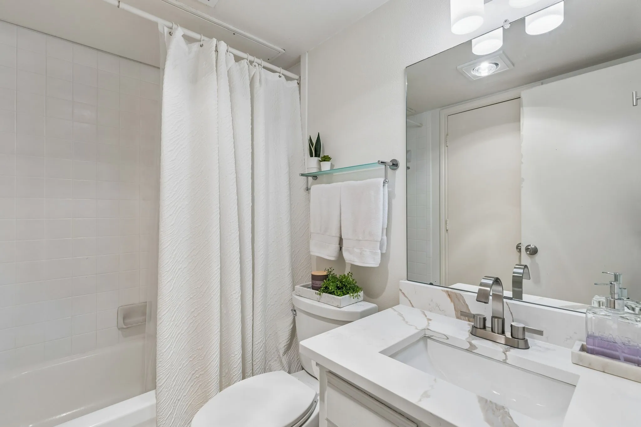 Condominium For Sale in Dallas County , 9801 Royal Lane 707, Dallas, Texas 75231, 2 Bedroom, 2 Bathroom, Garage spaces, 1,067 Sqft, built in 1981, mls#21375632, Real Estate Agent in Dallas, Homes For Sale in Dallas county, Homes For Sale in Dallas, Realtor in Dallas Texas, Real Estate Brokerage Independent Realty Texas, Luminita Cordes Realtor