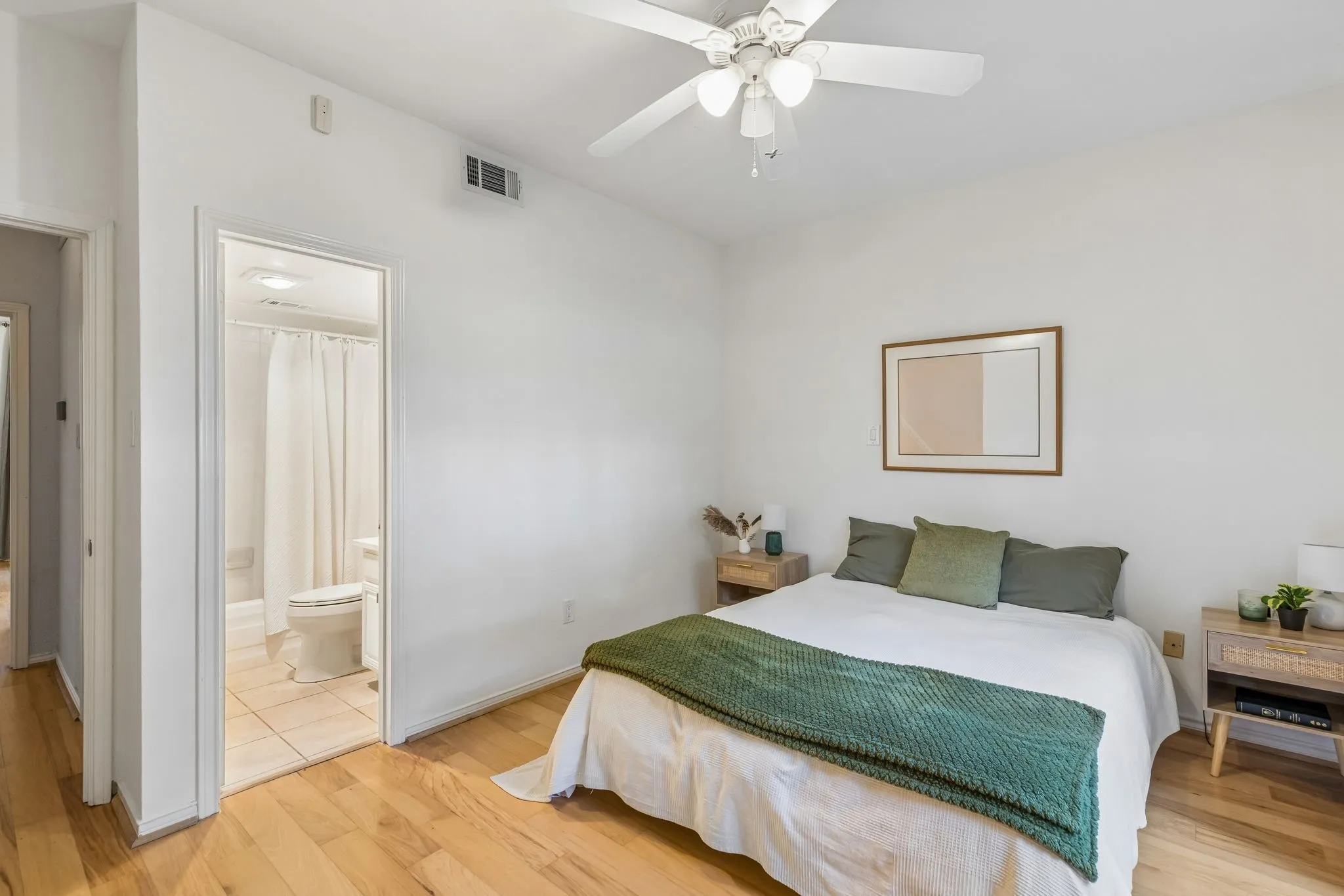 Condominium For Sale in Dallas County , 9801 Royal Lane 707, Dallas, Texas 75231, 2 Bedroom, 2 Bathroom, Garage spaces, 1,067 Sqft, built in 1981, mls#21375632, Real Estate Agent in Dallas, Homes For Sale in Dallas county, Homes For Sale in Dallas, Realtor in Dallas Texas, Real Estate Brokerage Independent Realty Texas, Luminita Cordes Realtor