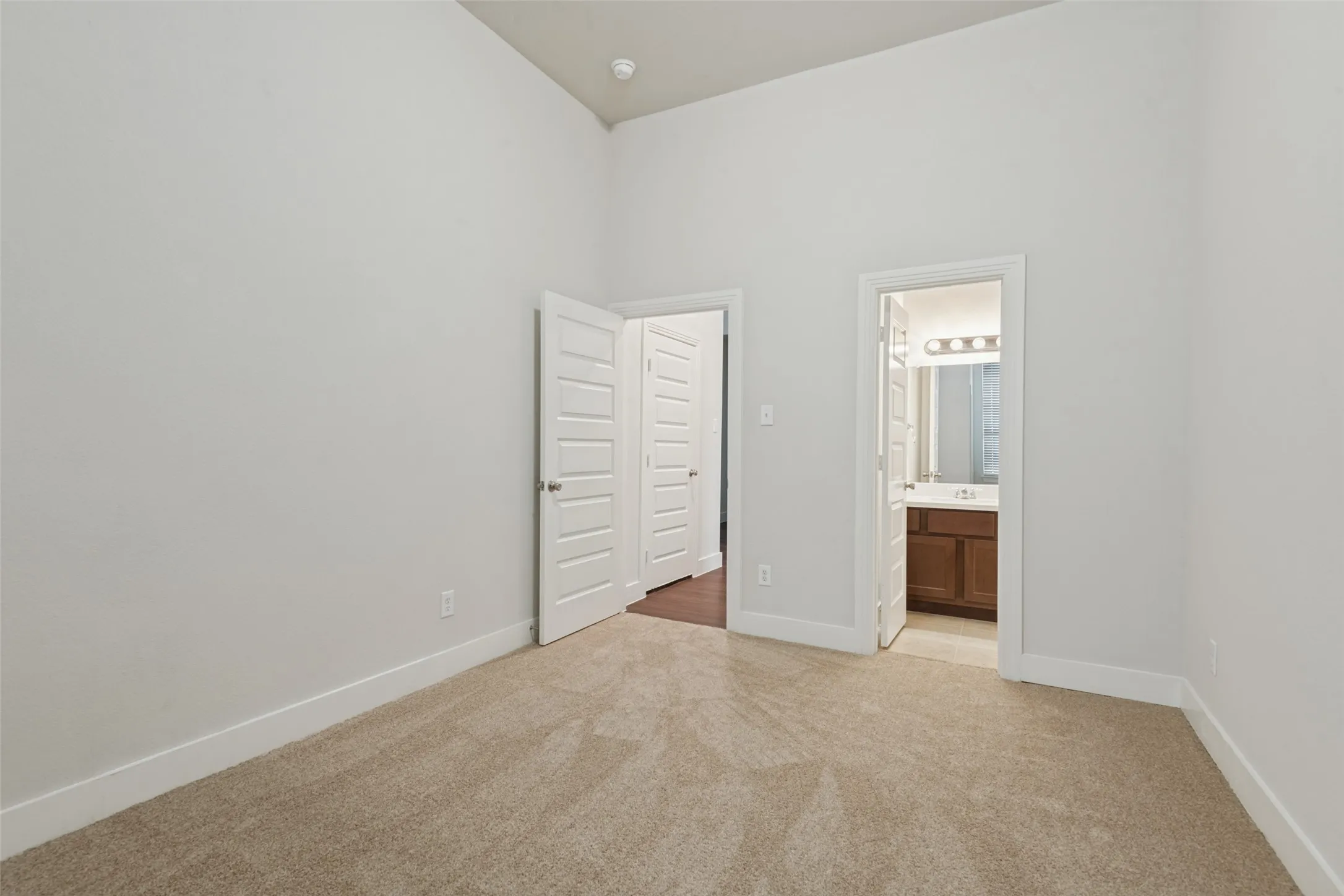 Single Family Residence For Rent in Kaufman County , 1665 Sheldon Drive, Forney, Texas 75126, 5 Bedroom, 4 Bathroom, 2 Garage spaces, 2,907 Sqft, built in 2019, mls#21375641, Real Estate Agent in Forney, Homes For Rent in Kaufman county, Homes For Rent in Forney, Realtor in Forney Texas, Real Estate Brokerage Independent Realty Texas, Luminita Cordes Realtor