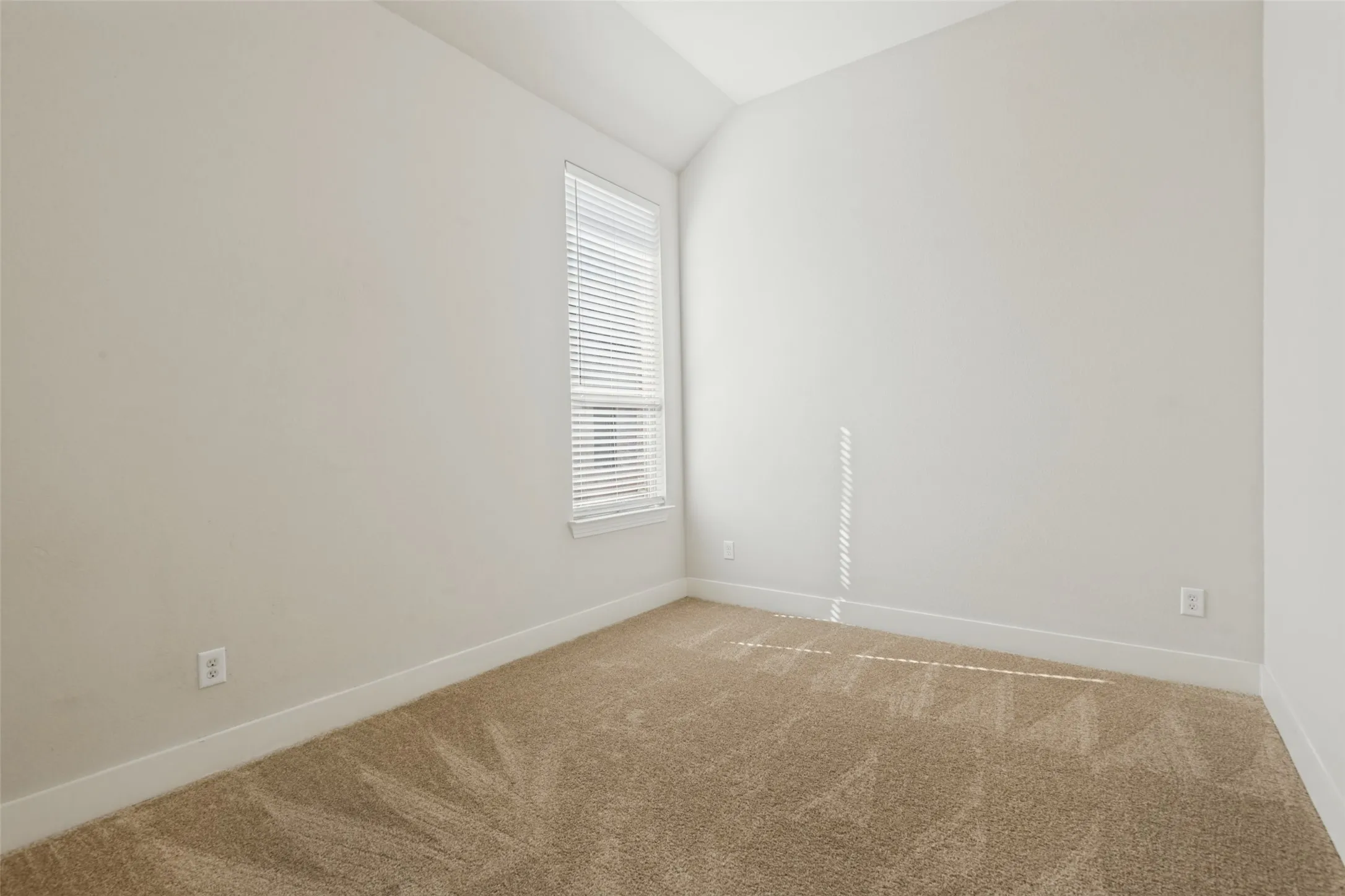 Single Family Residence For Rent in Kaufman County , 1665 Sheldon Drive, Forney, Texas 75126, 5 Bedroom, 4 Bathroom, 2 Garage spaces, 2,907 Sqft, built in 2019, mls#21375641, Real Estate Agent in Forney, Homes For Rent in Kaufman county, Homes For Rent in Forney, Realtor in Forney Texas, Real Estate Brokerage Independent Realty Texas, Luminita Cordes Realtor